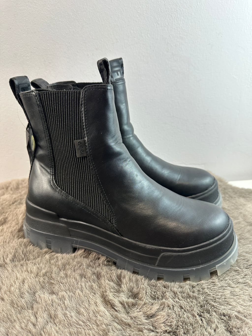 Buffalo Aspha Chelsea Mid Platforma