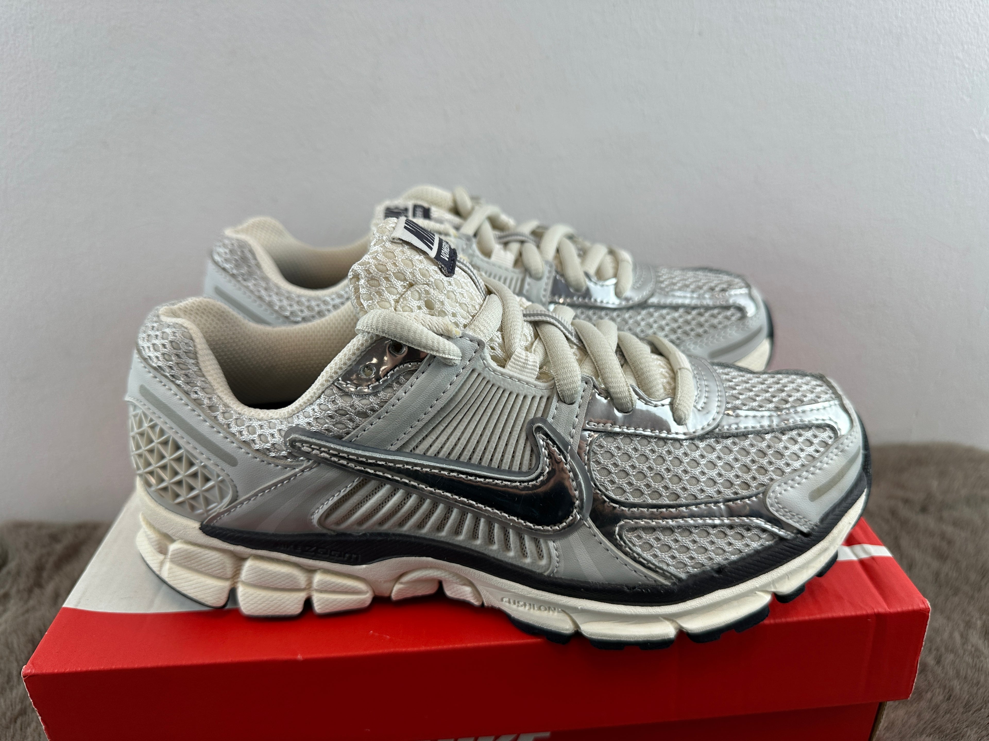 NIKE ZOOM VOMERO 5