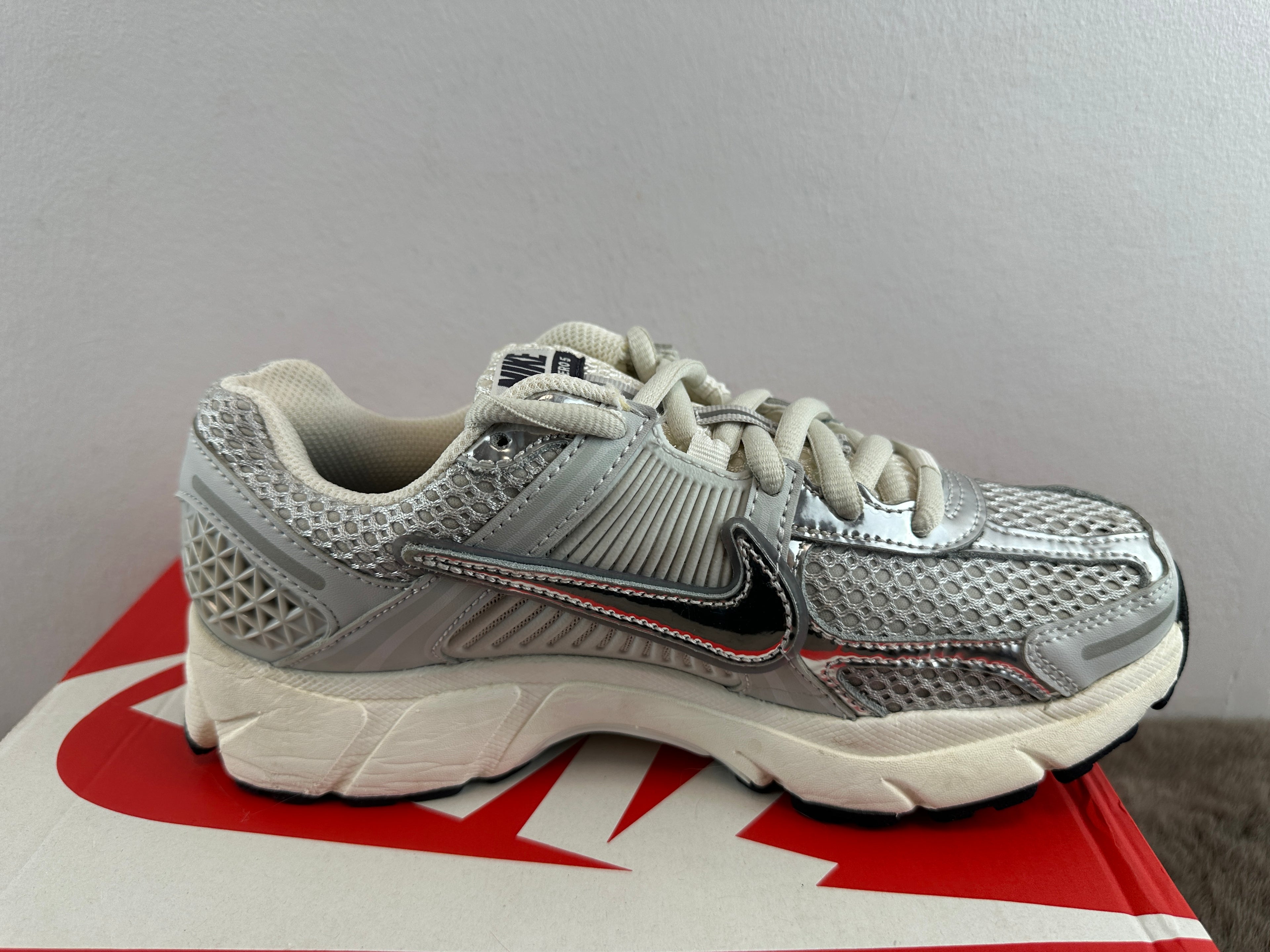 NIKE ZOOM VOMERO 5