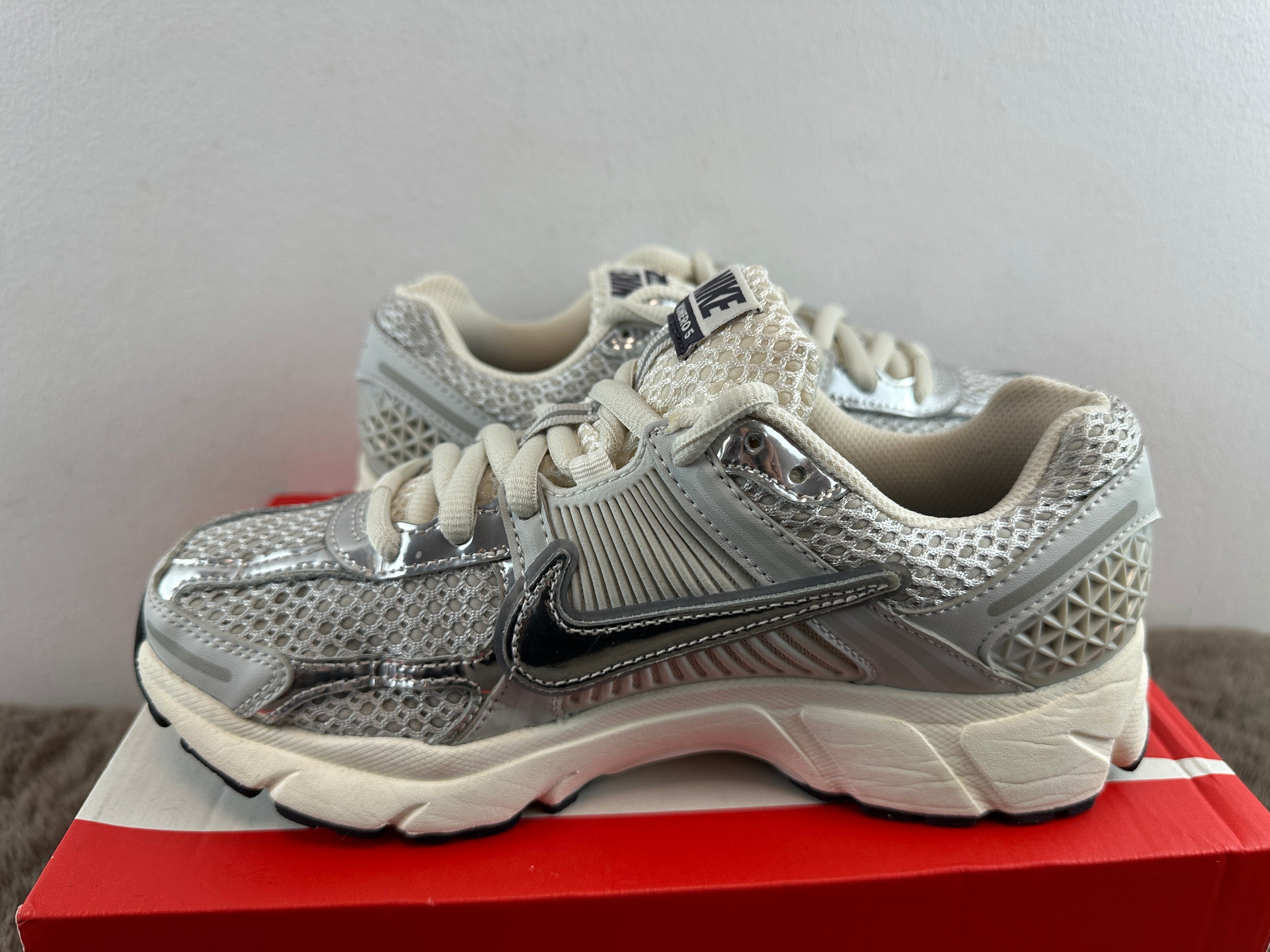 NIKE ZOOM VOMERO 5