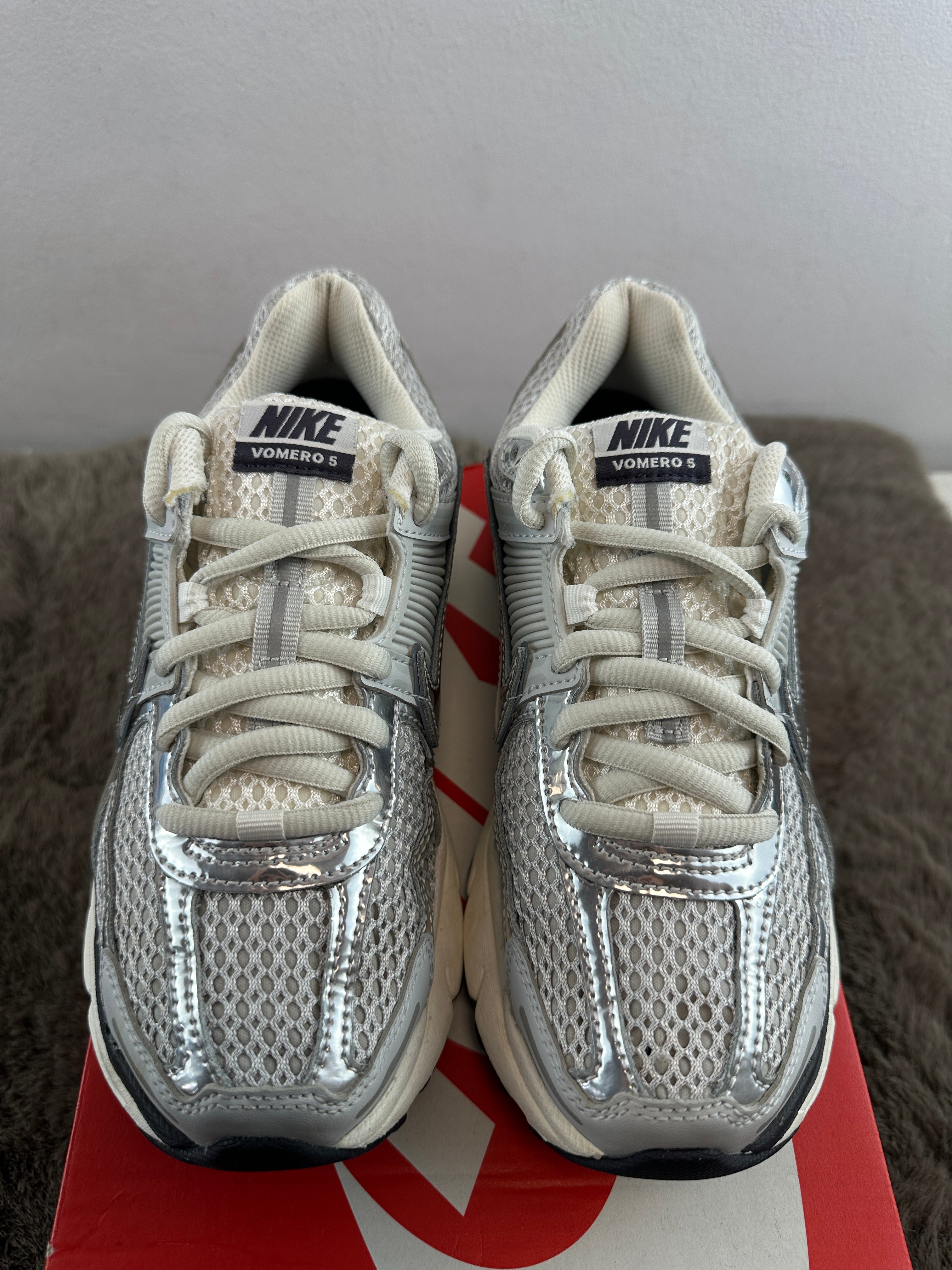 NIKE ZOOM VOMERO 5