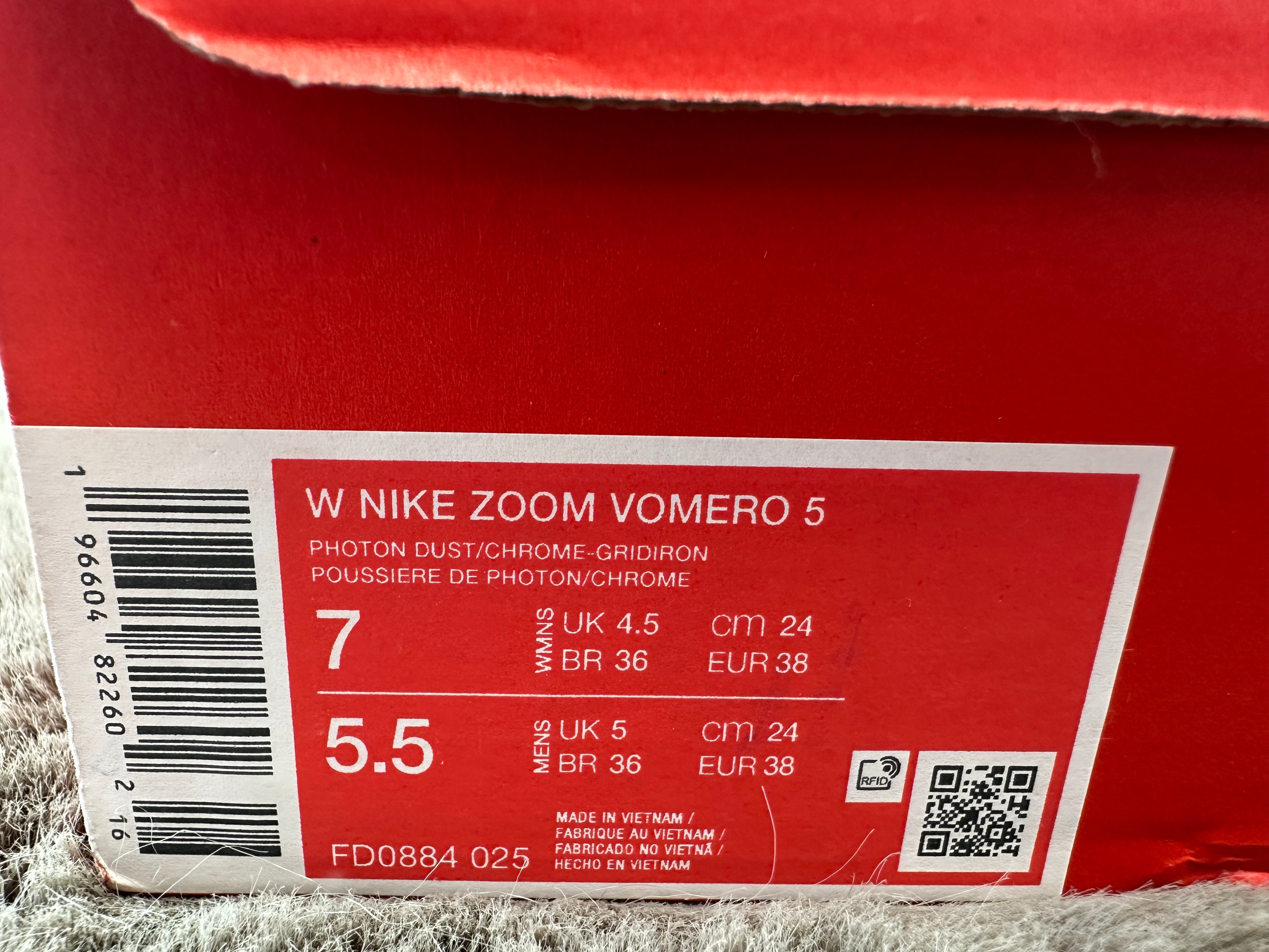 NIKE ZOOM VOMERO 5