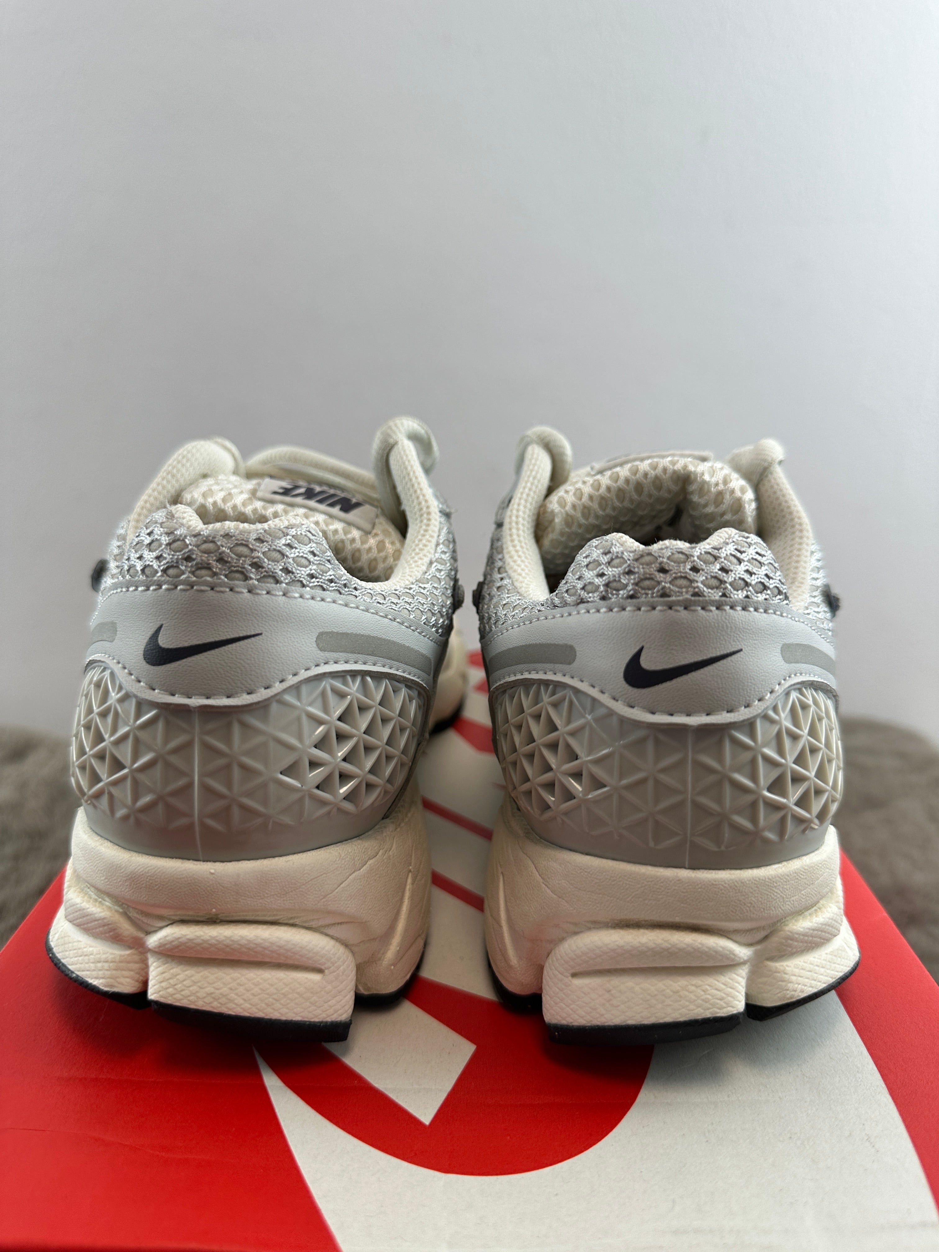 NIKE ZOOM VOMERO 5