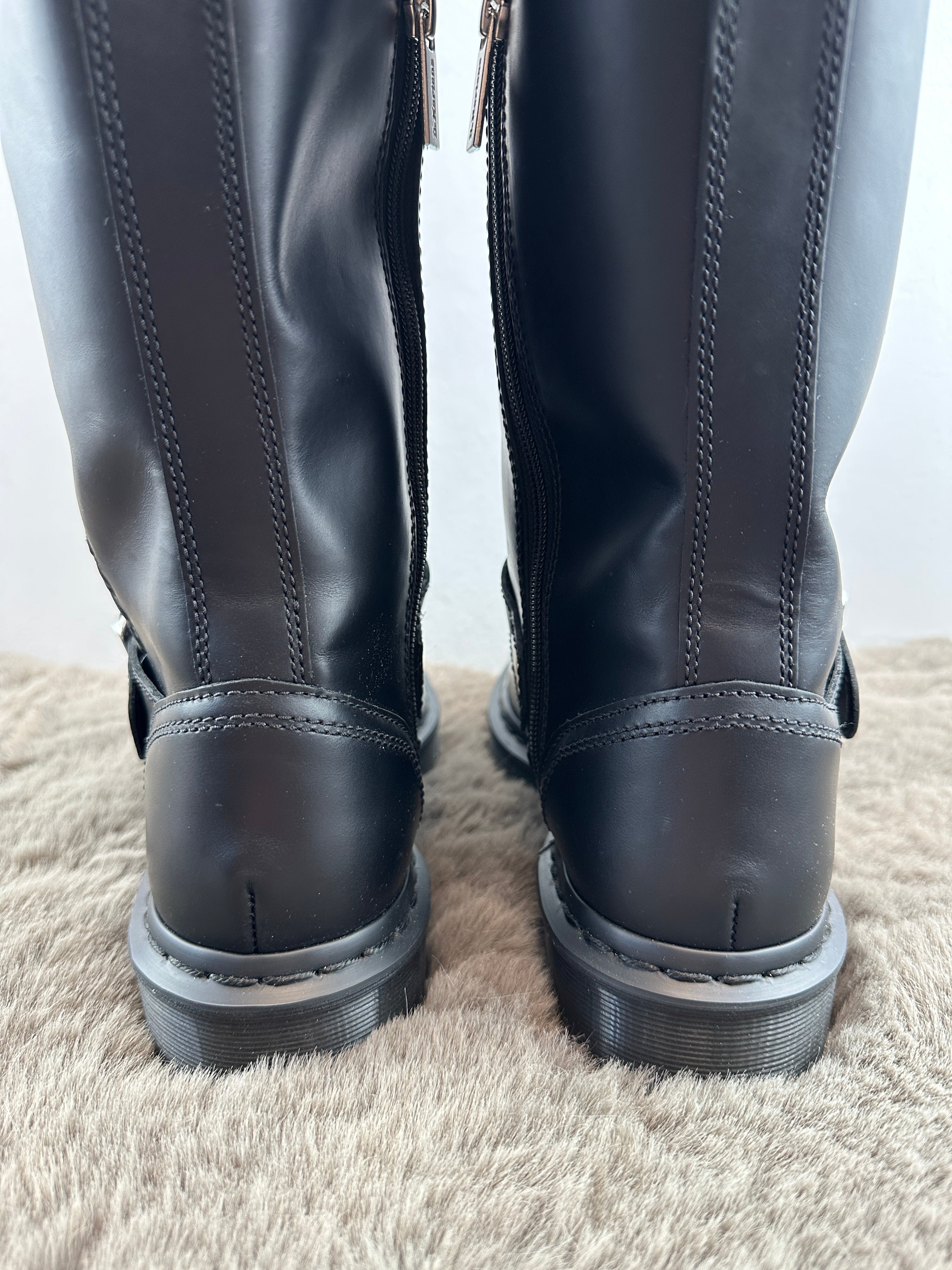 DR. MARTENS ANISTONE KH