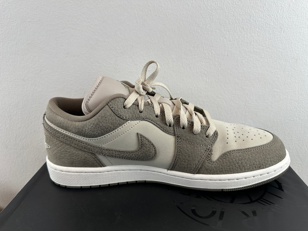 NIKE AIR JORDAN 1 LOW