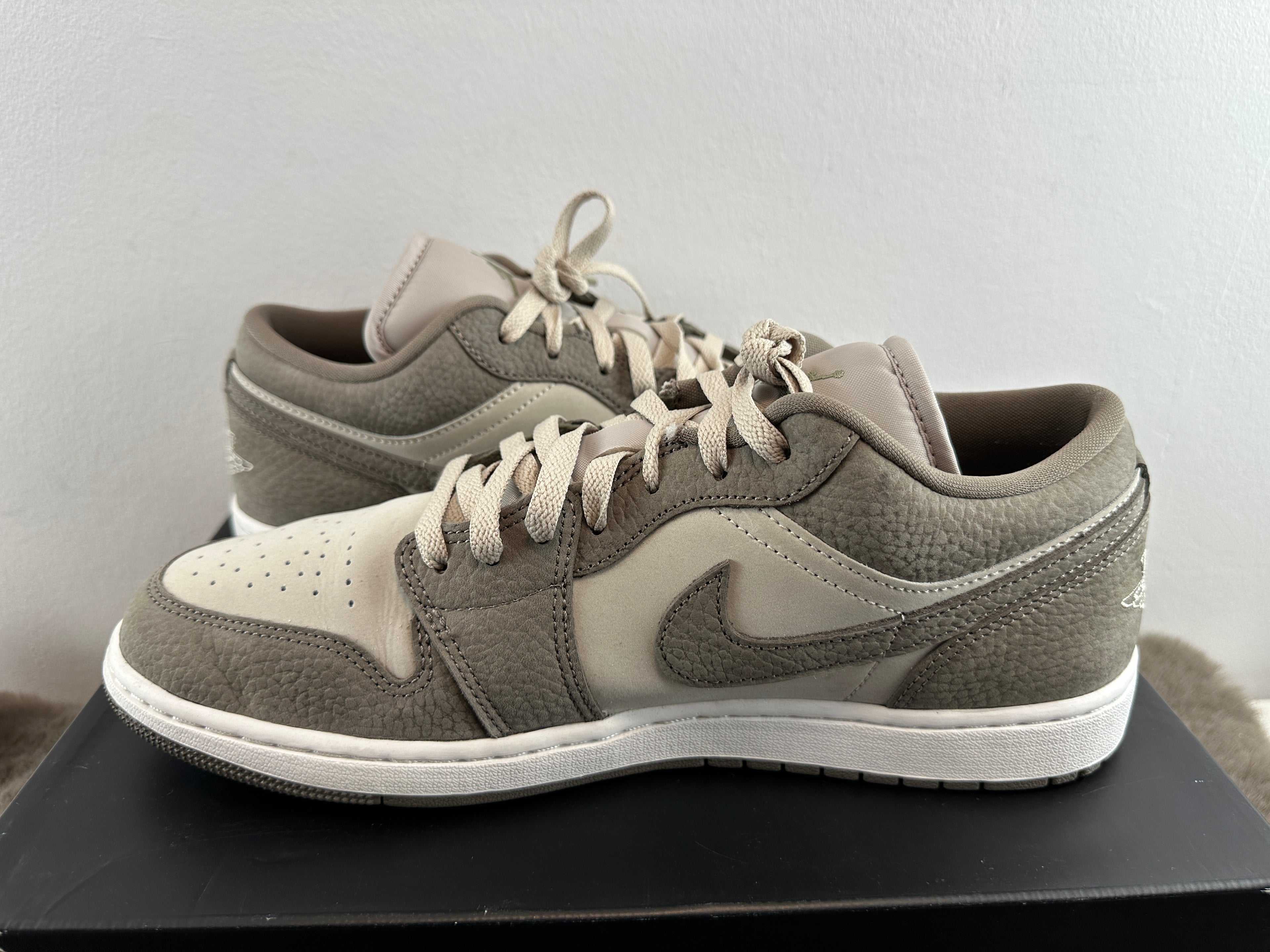 NIKE AIR JORDAN 1 LOW