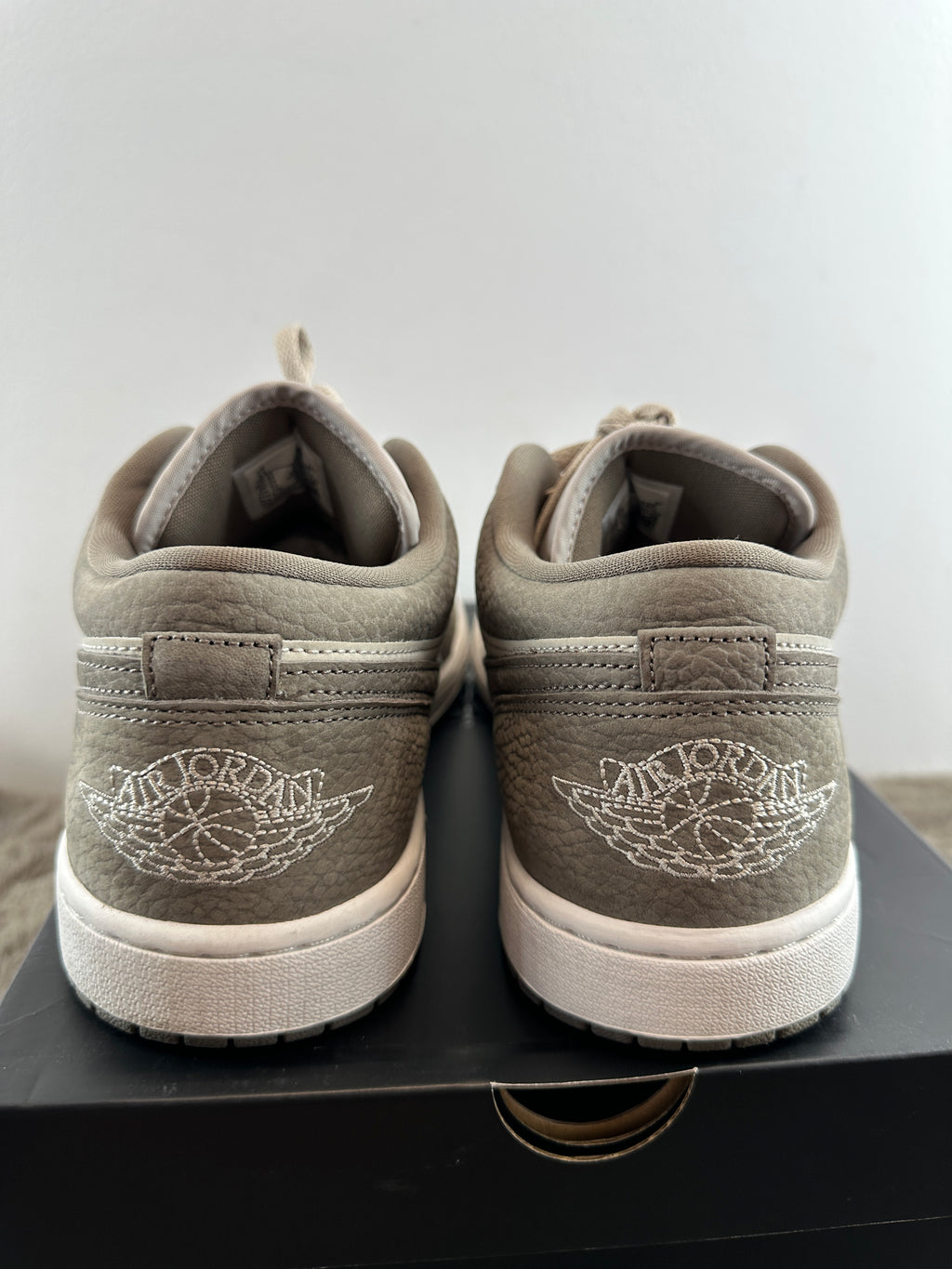 NIKE AIR JORDAN 1 LOW