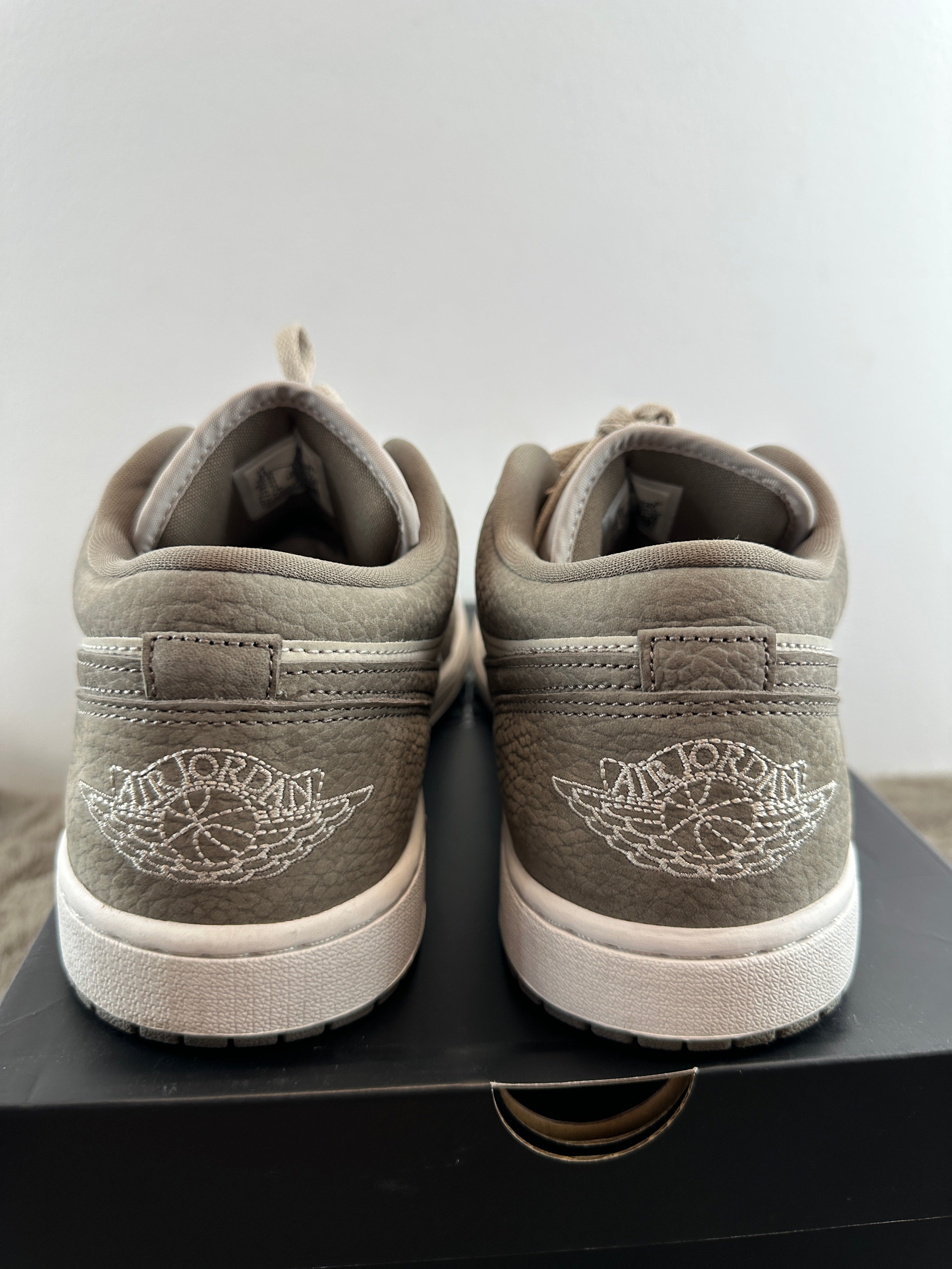 NIKE AIR JORDAN 1 LOW