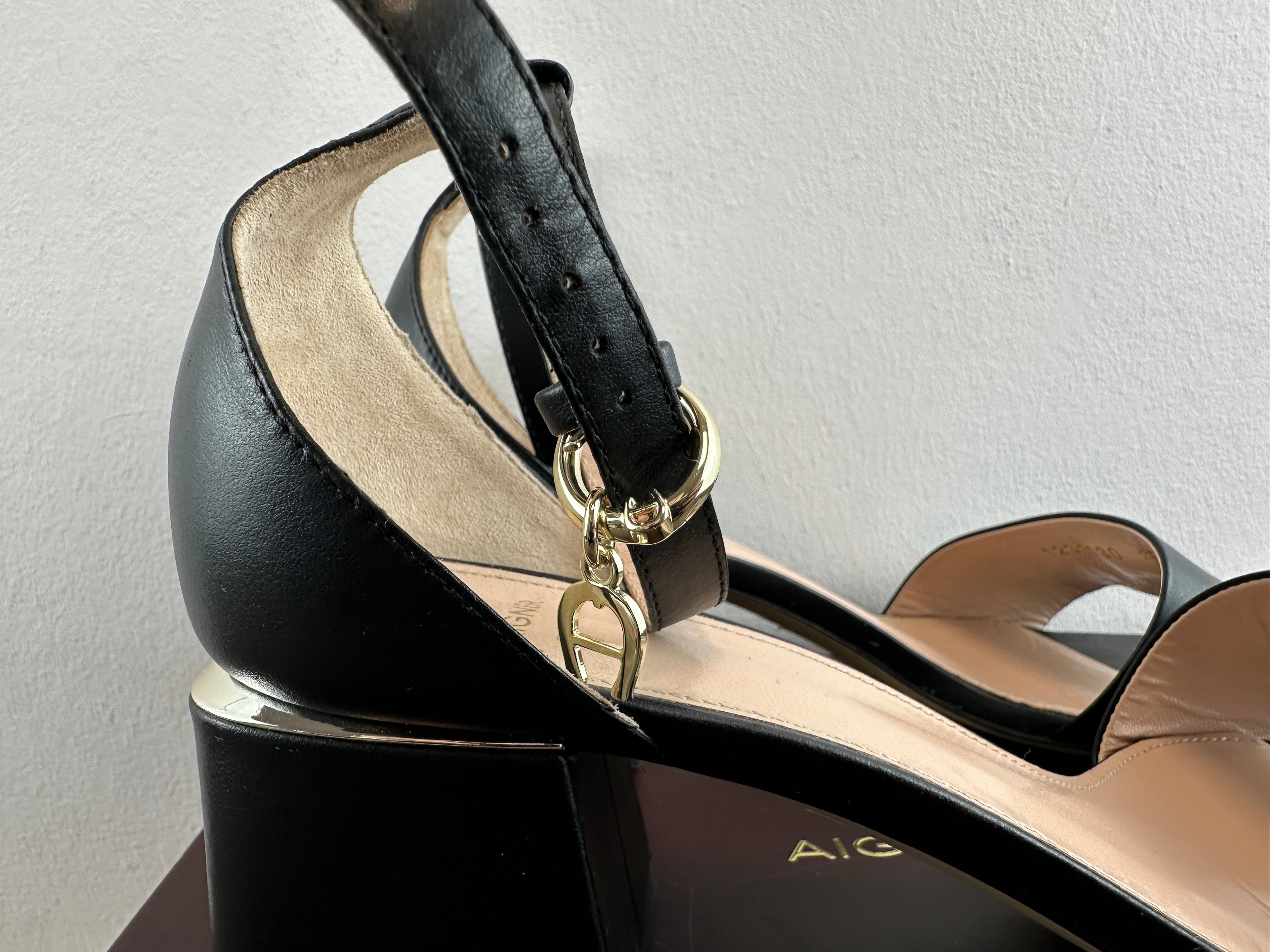 AIGNER HANNAH 11A