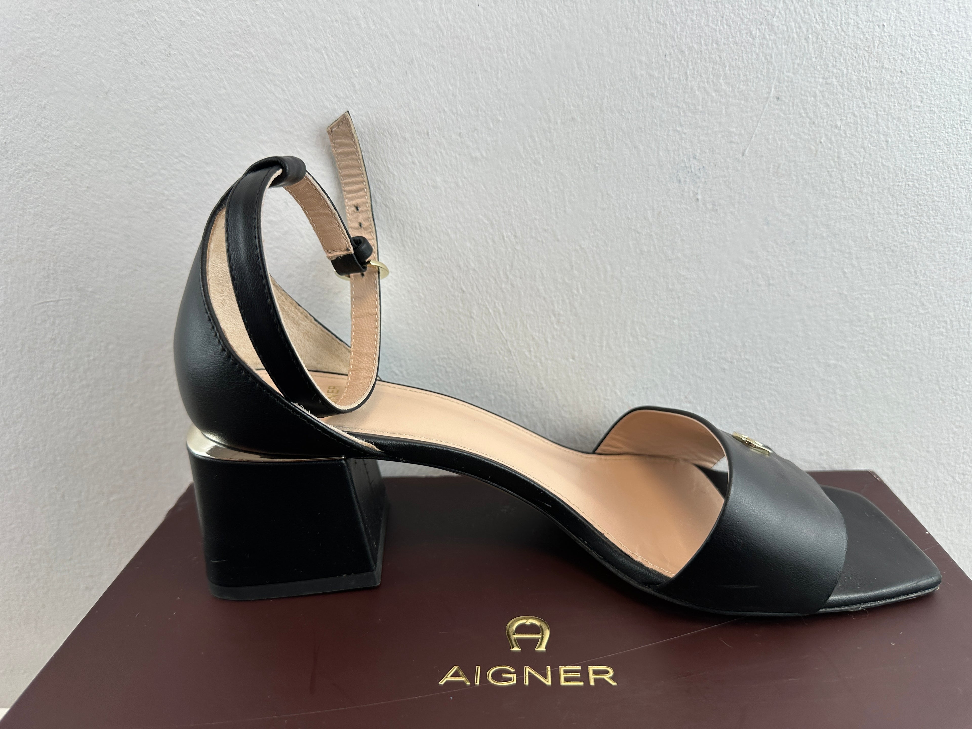 AIGNER HANNAH 11A