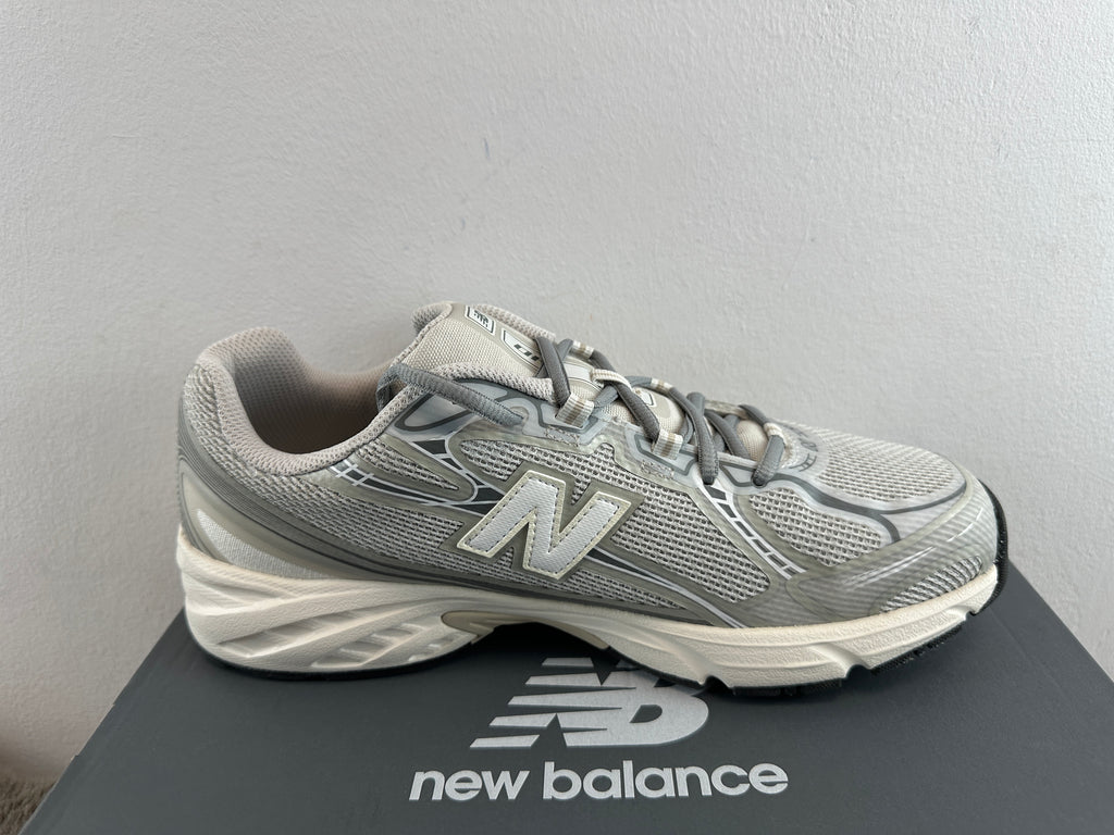 NEW BALANCE 740 U