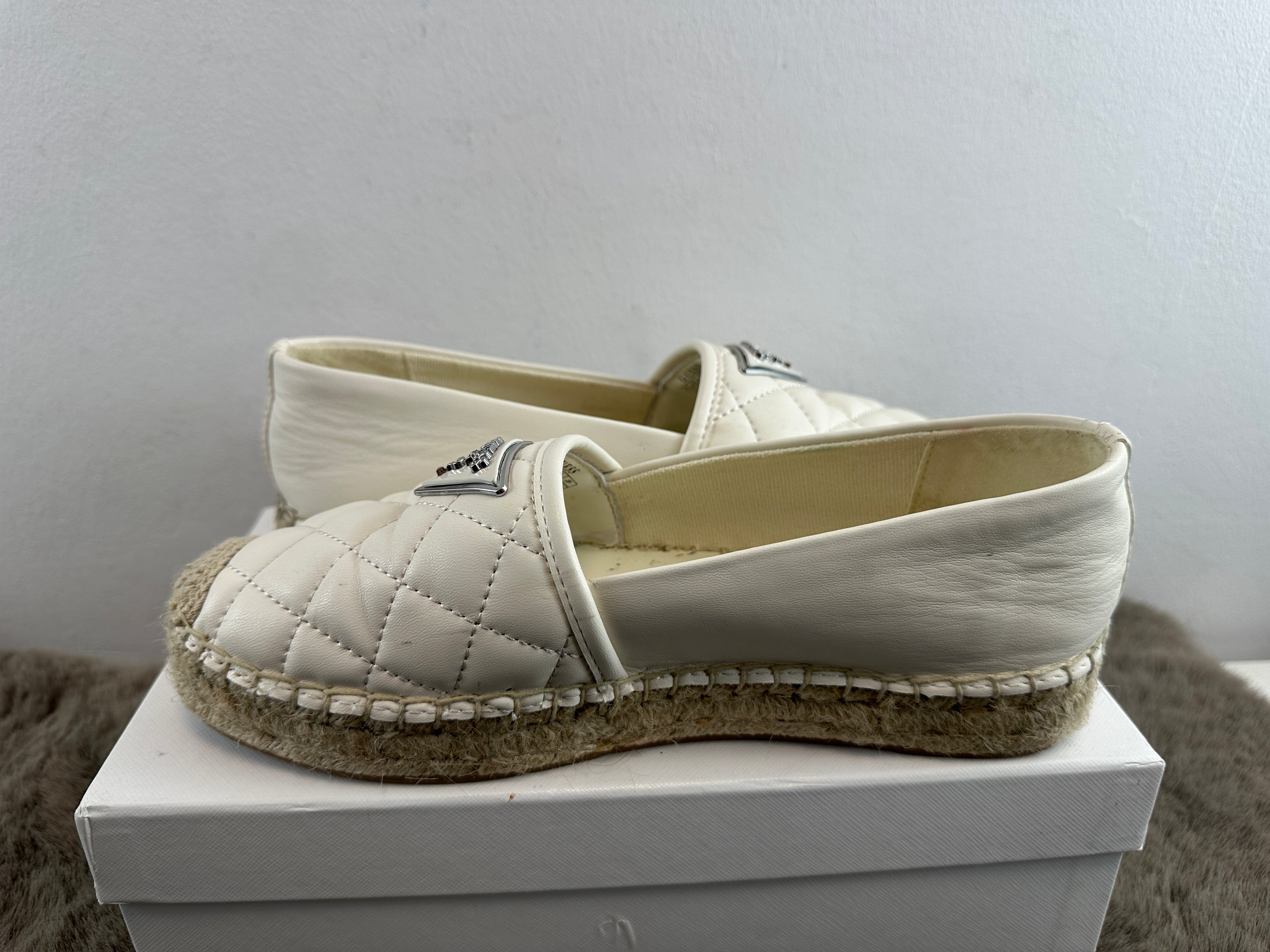 GUESS SLIP ON DONNA IVORY