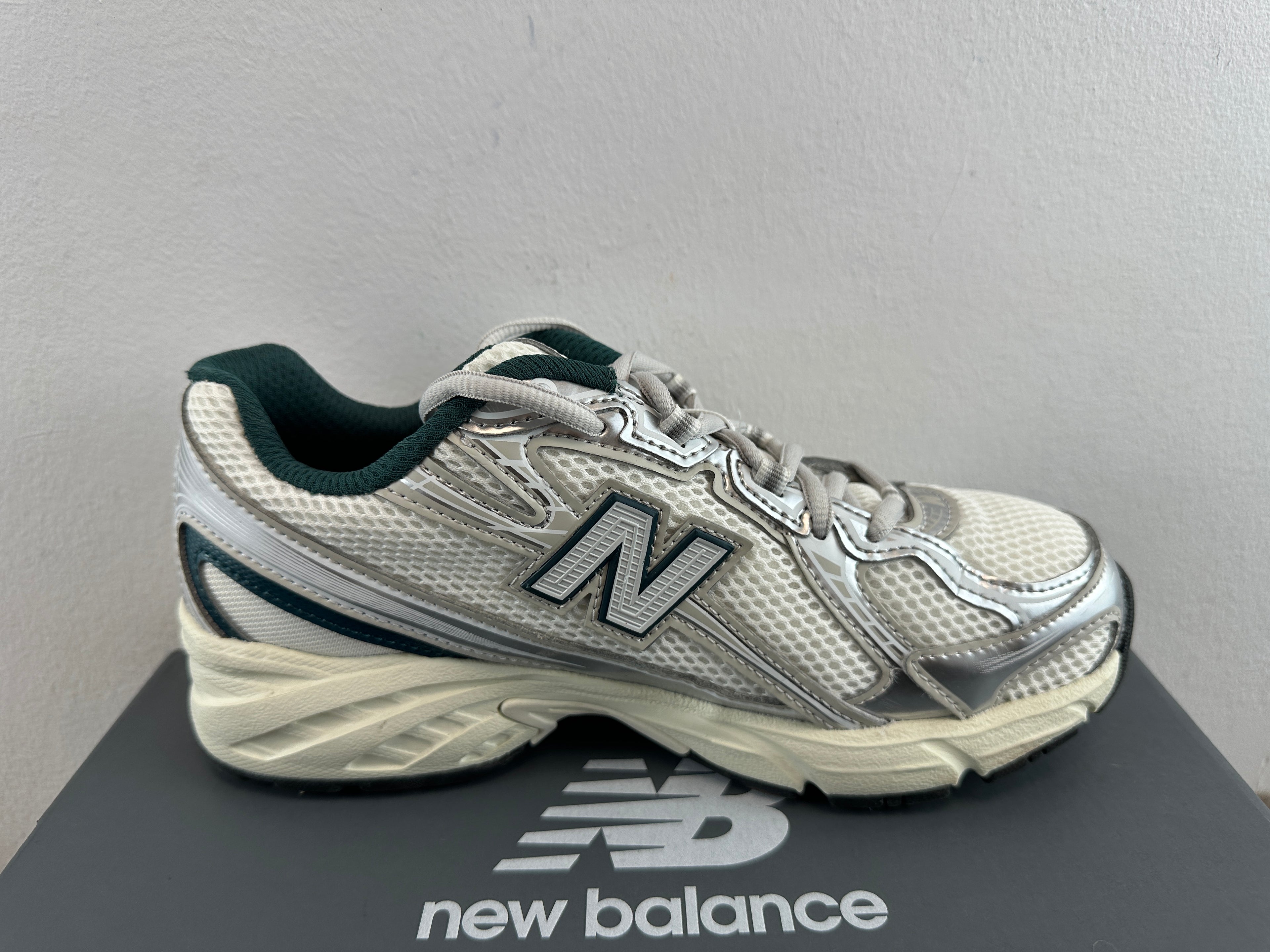 NEW BALANCE 740 U
