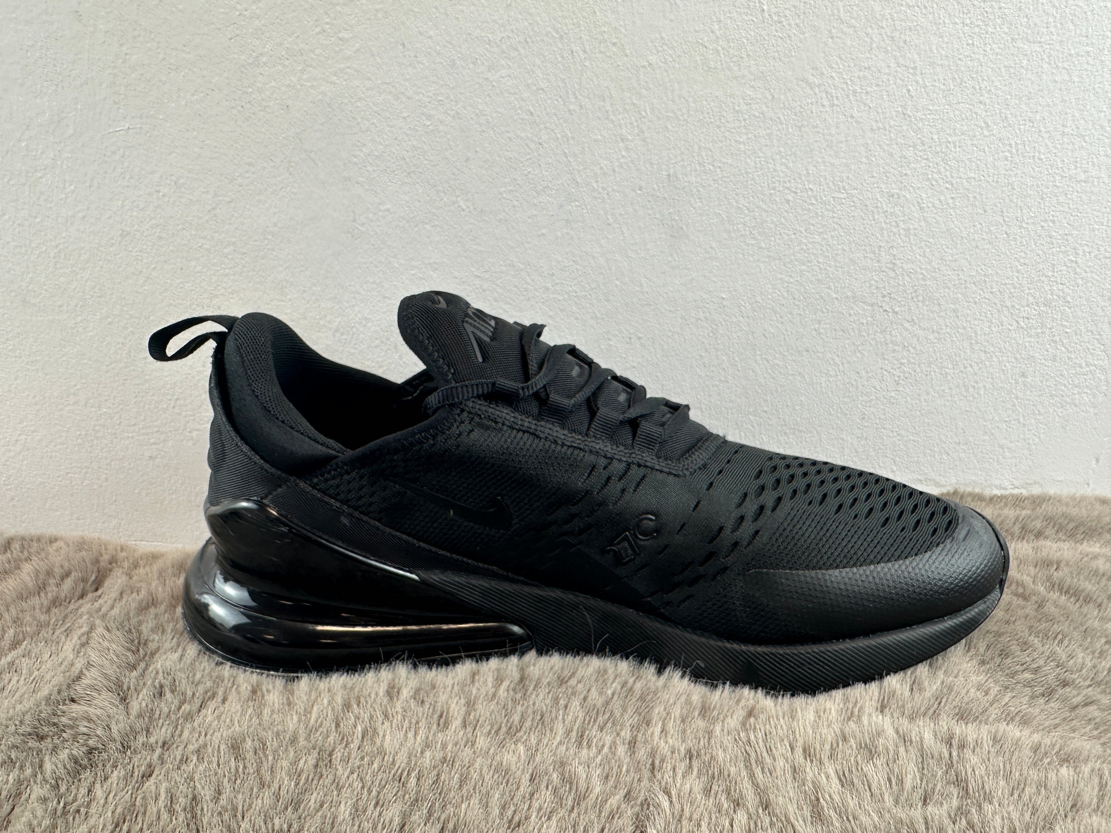NIKE AIR MAX 270