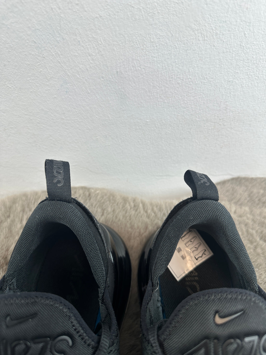 NIKE AIR MAX 270