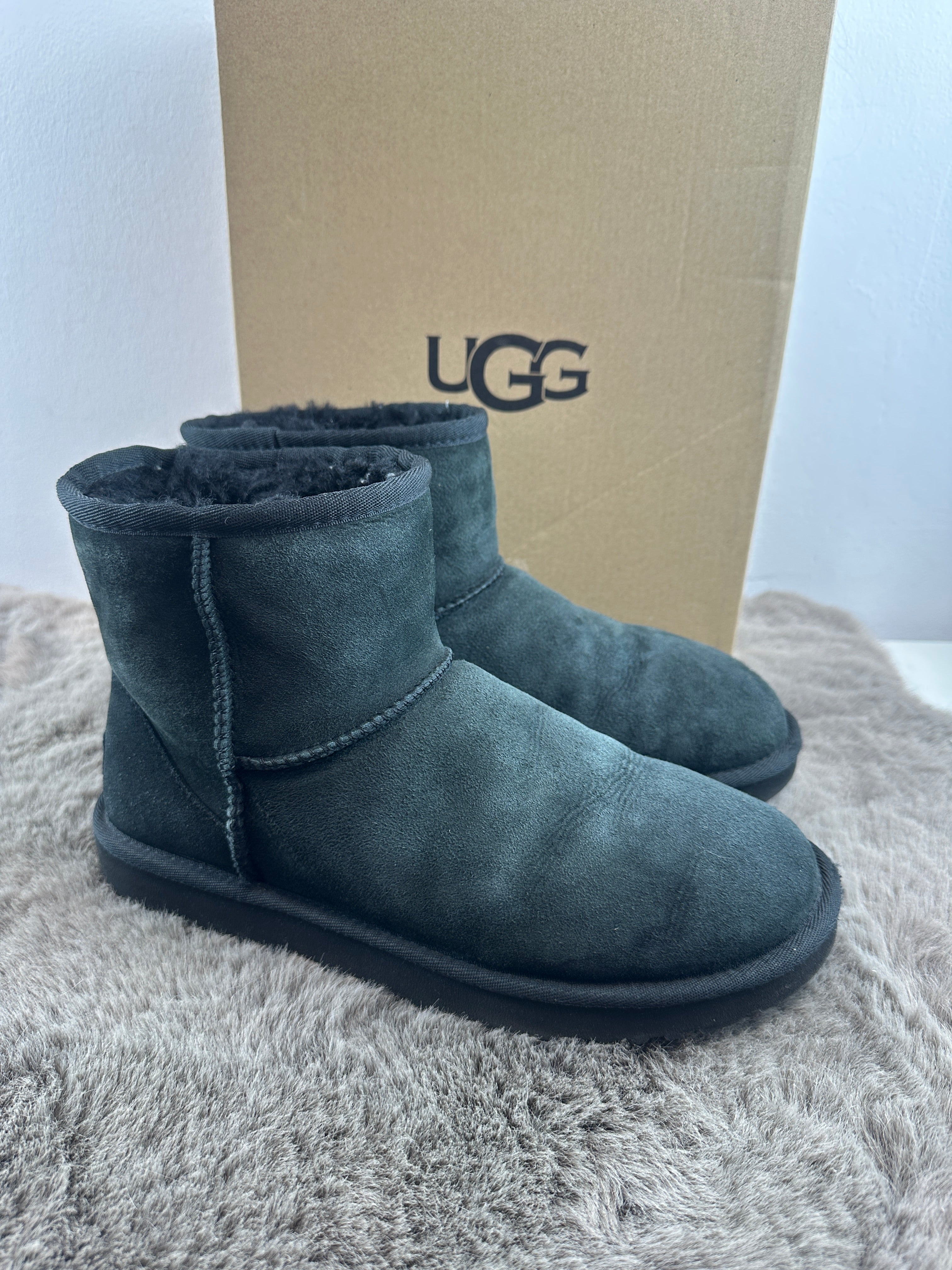 ugg classic mini 2