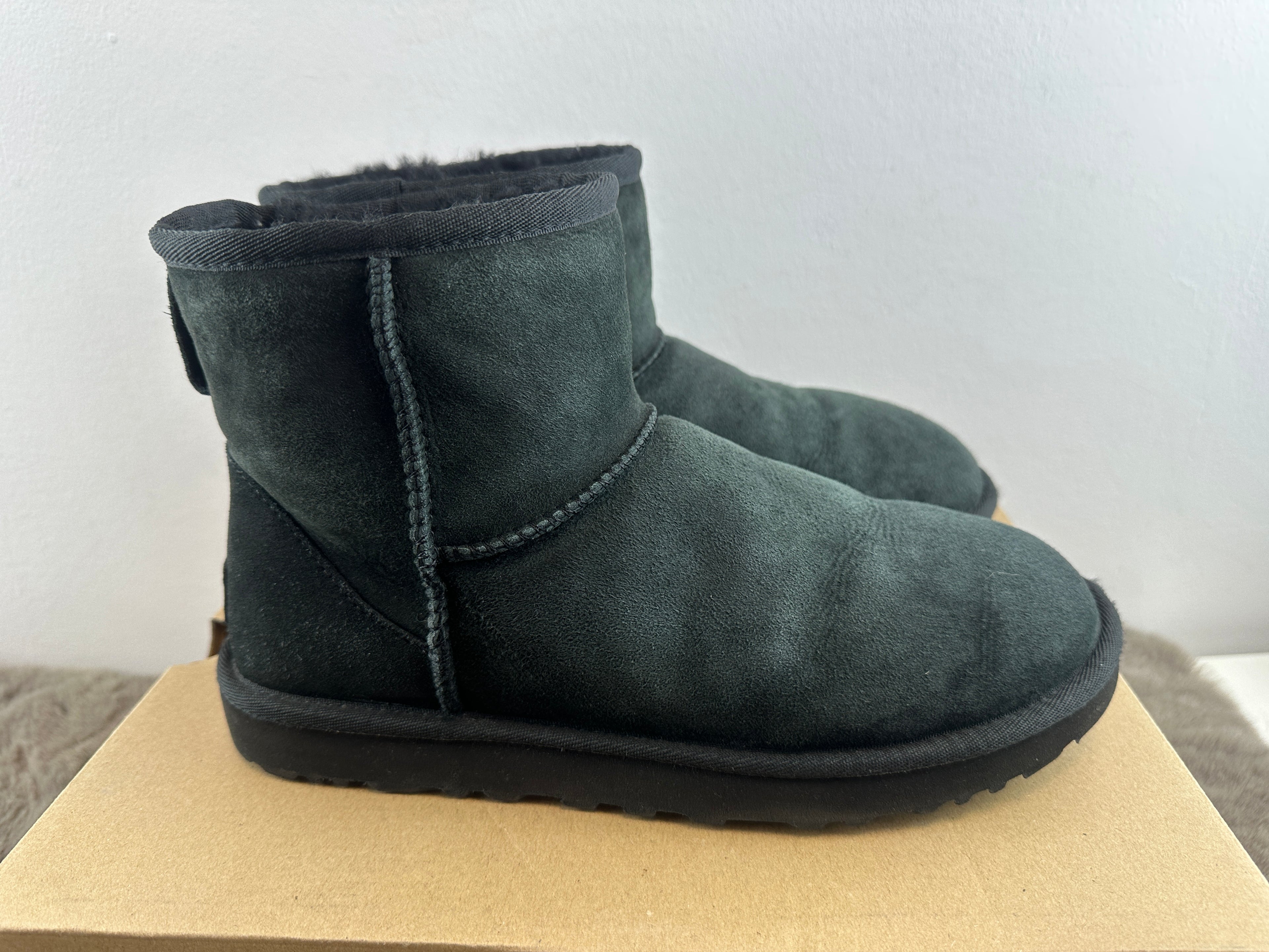 ugg classic mini 2
