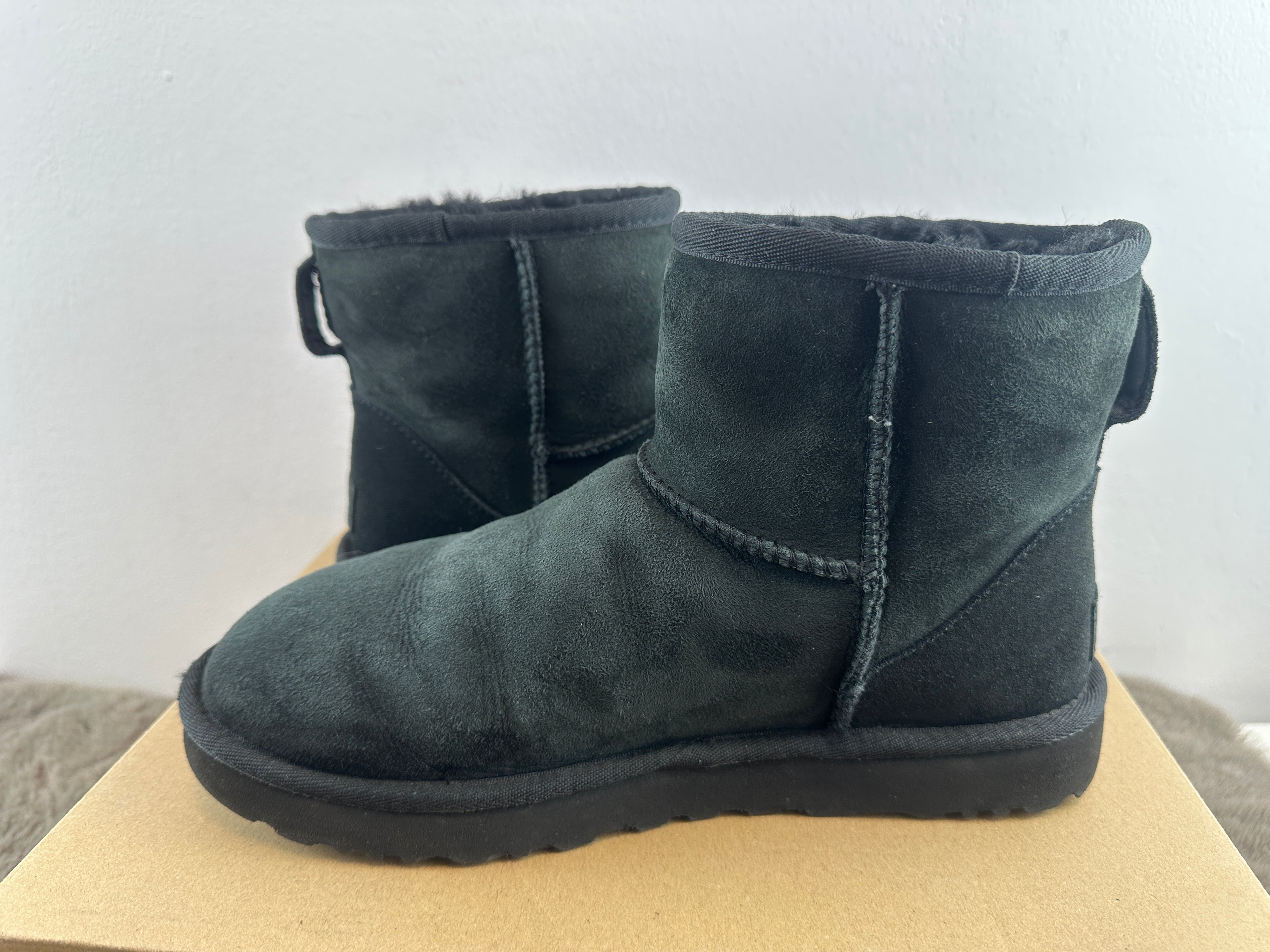 ugg classic mini 2