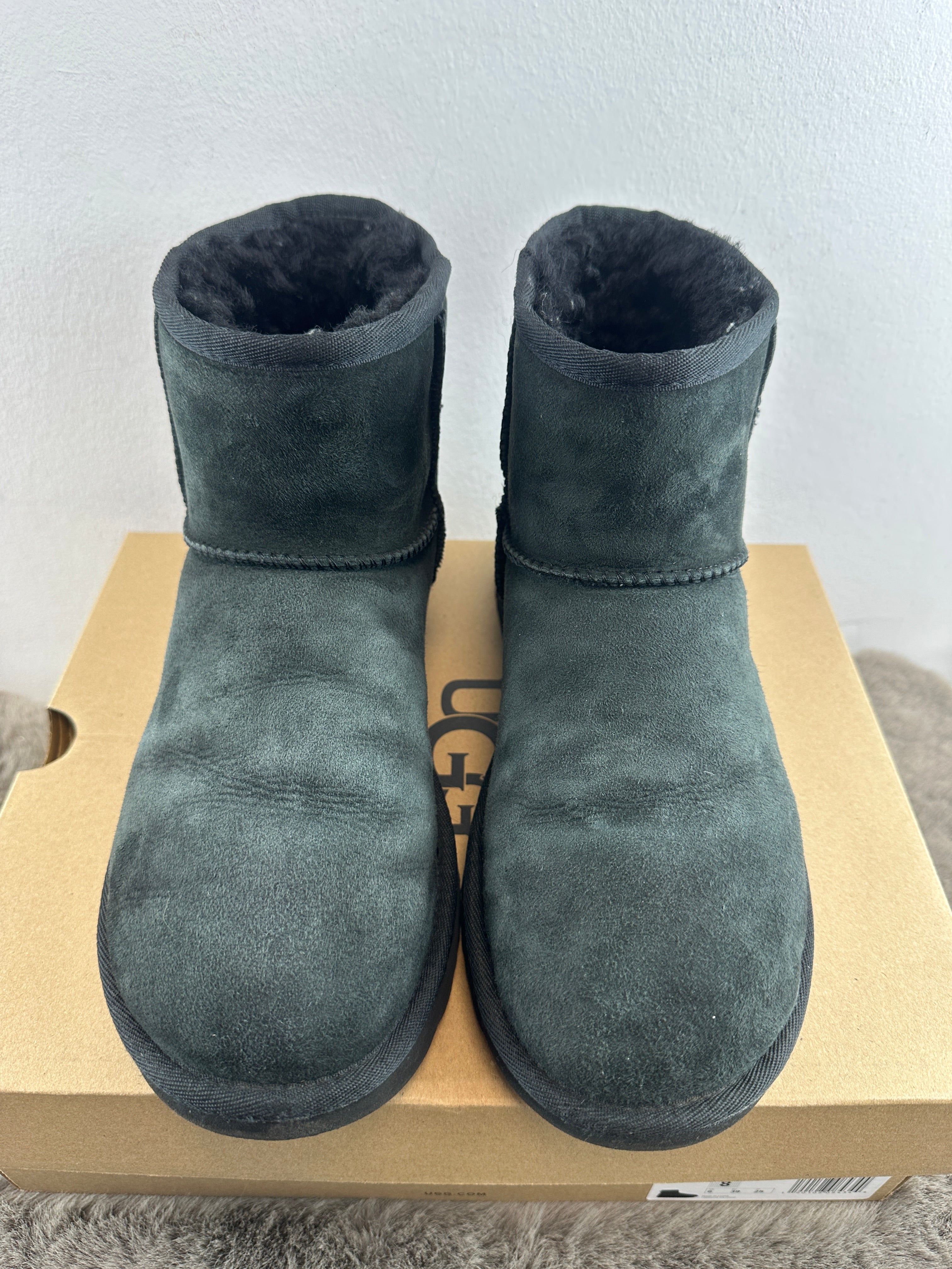 ugg classic mini 2