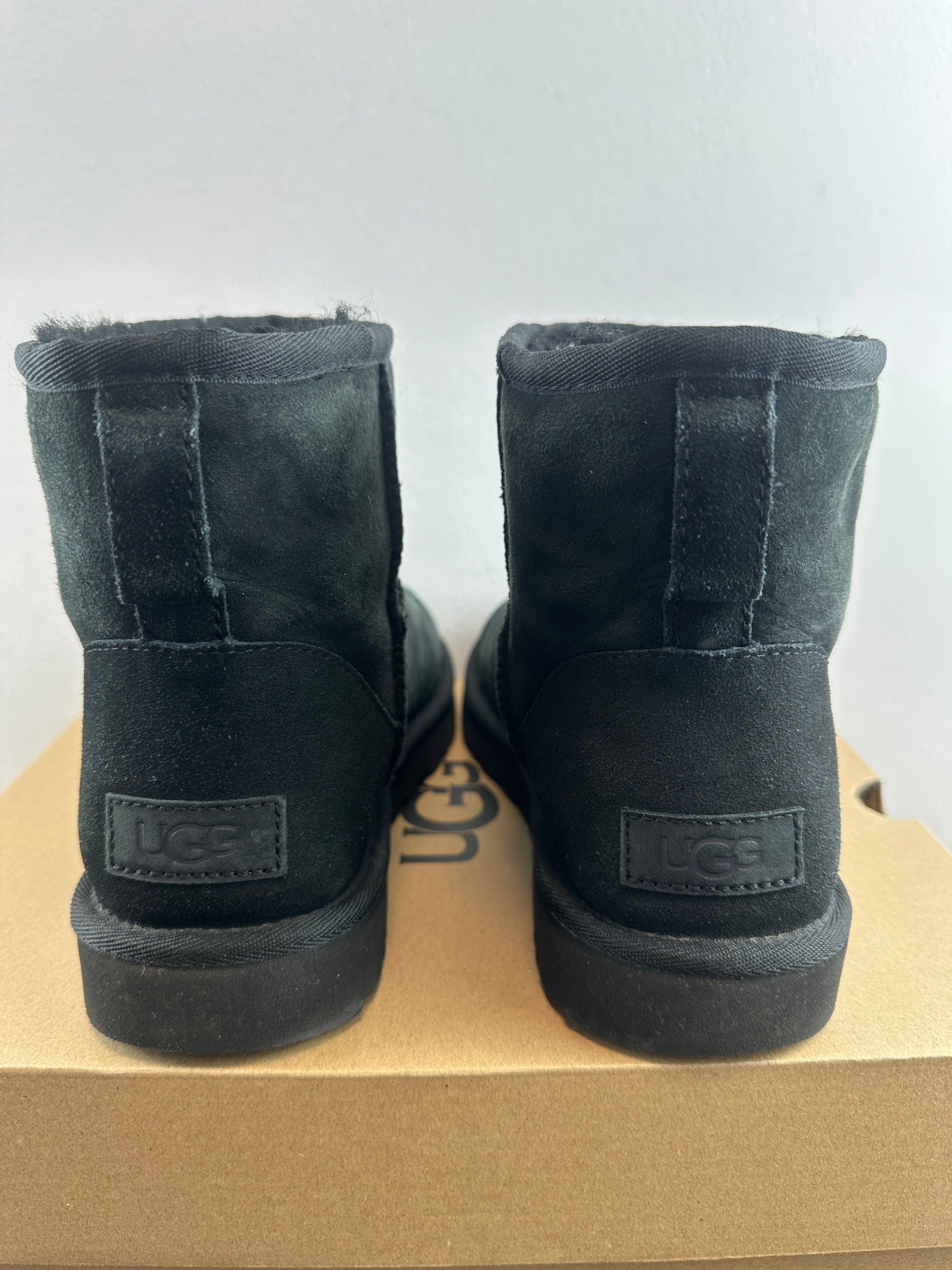 ugg classic mini 2