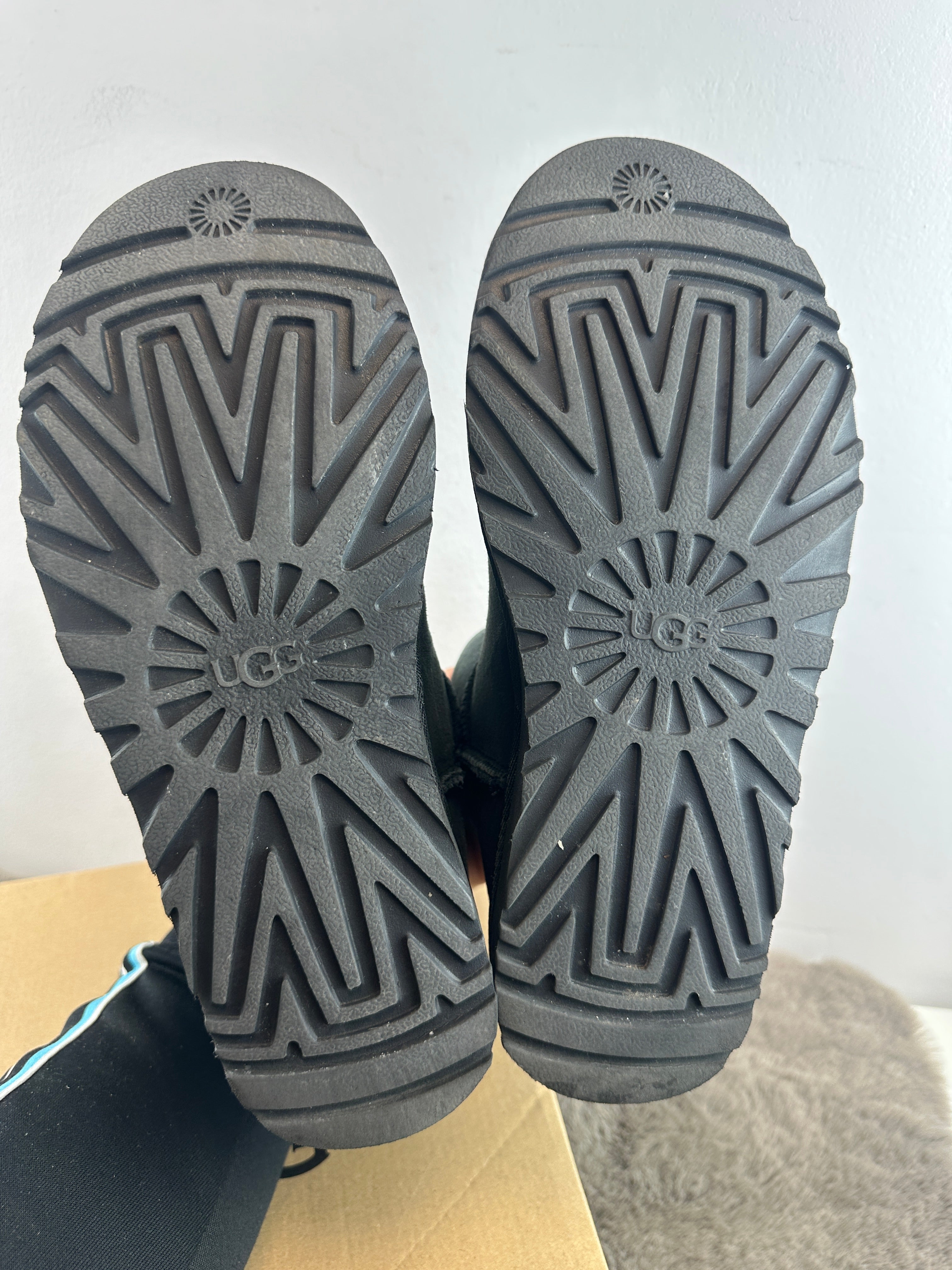 ugg classic mini 2