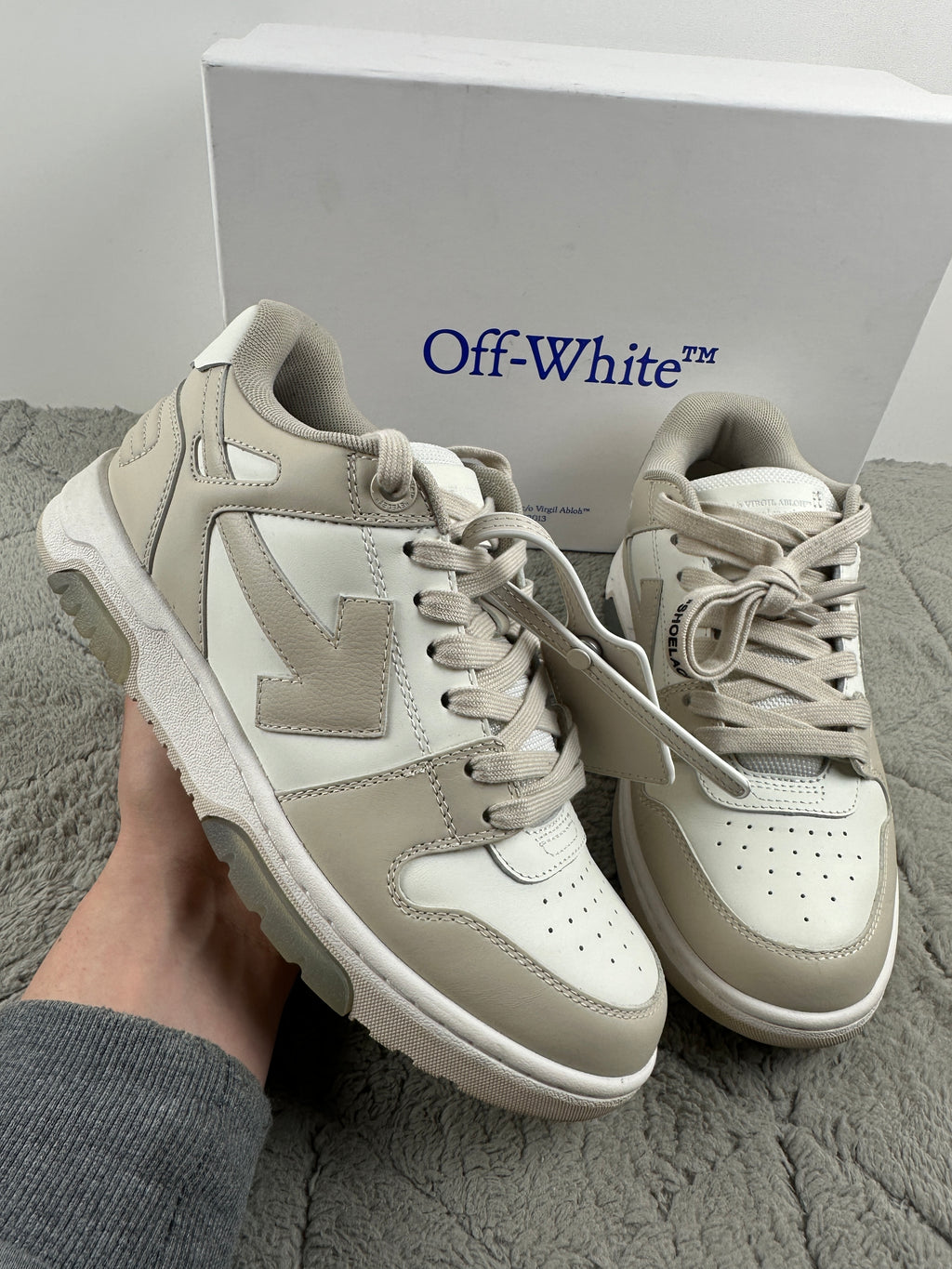 OFF-WHITE OUT OF OFFICE