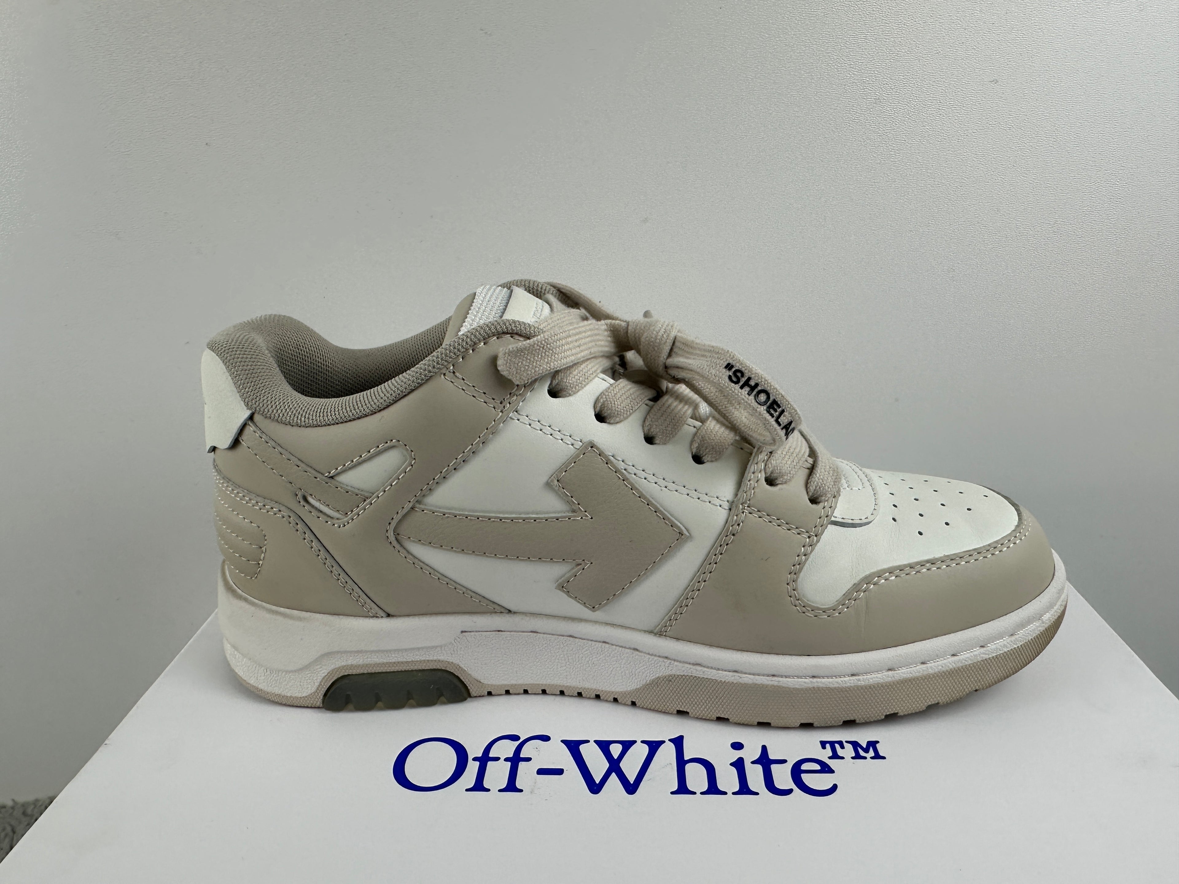 OFF-WHITE OUT OF OFFICE