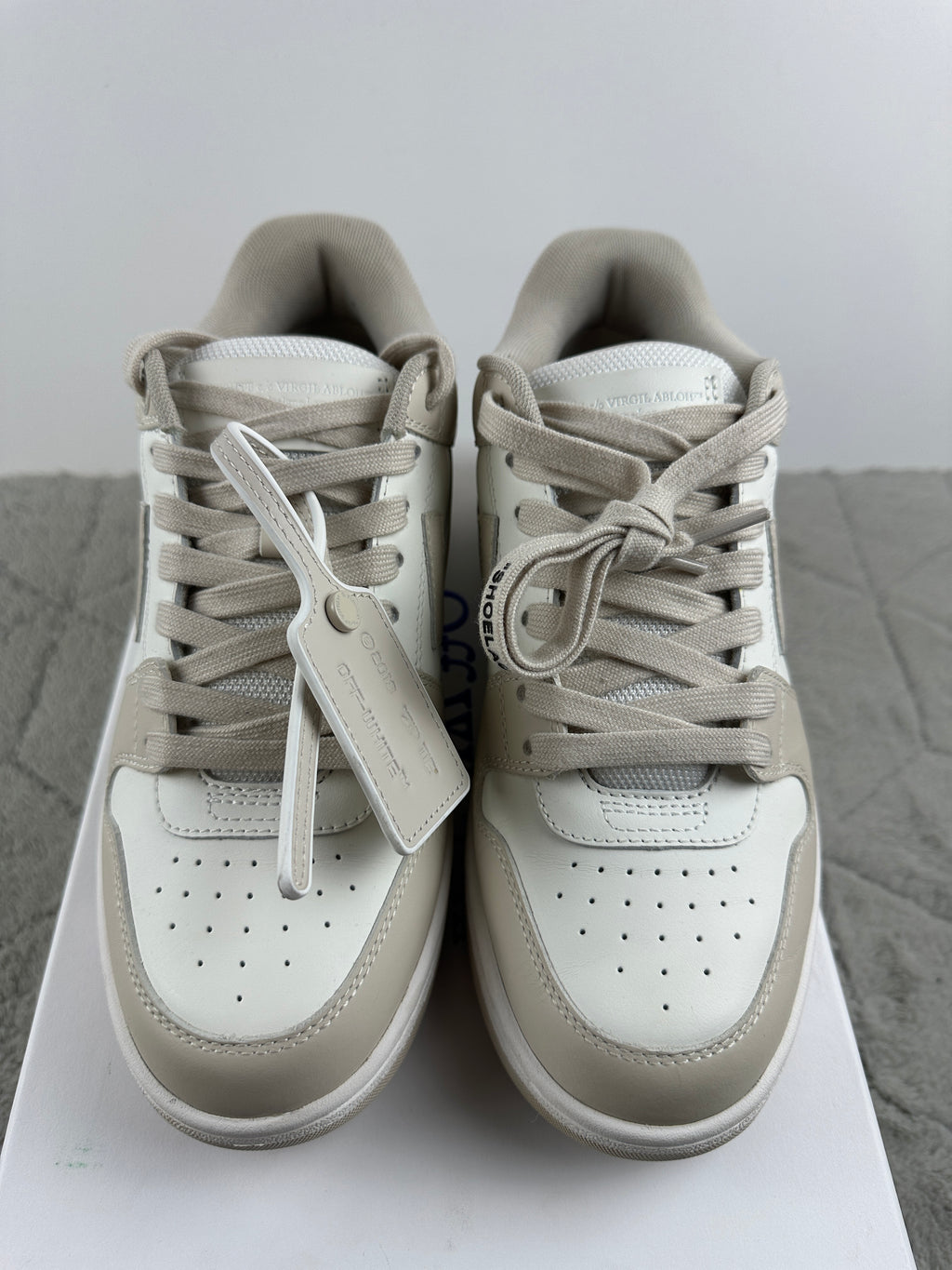 OFF-WHITE OUT OF OFFICE