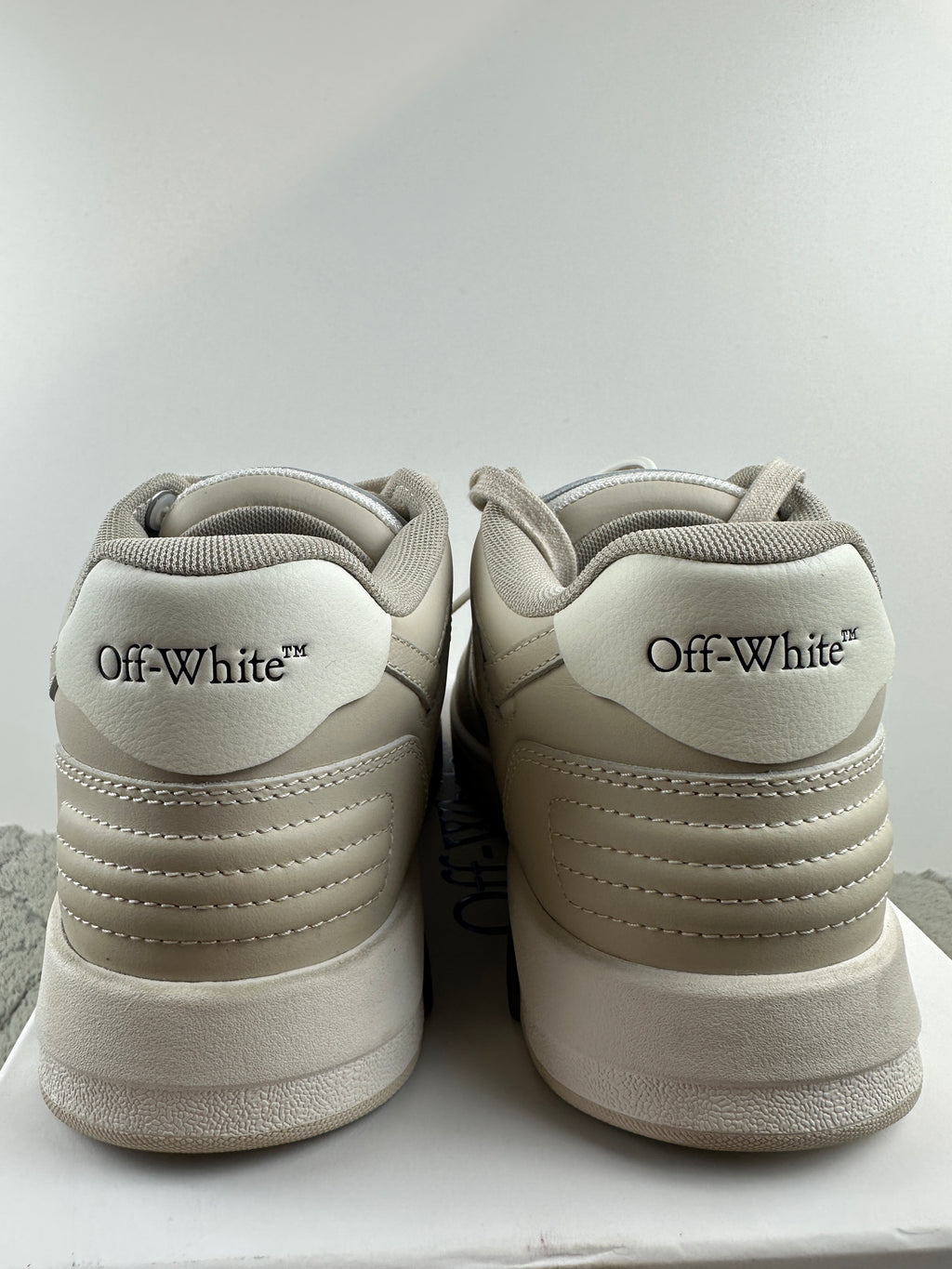 OFF-WHITE OUT OF OFFICE