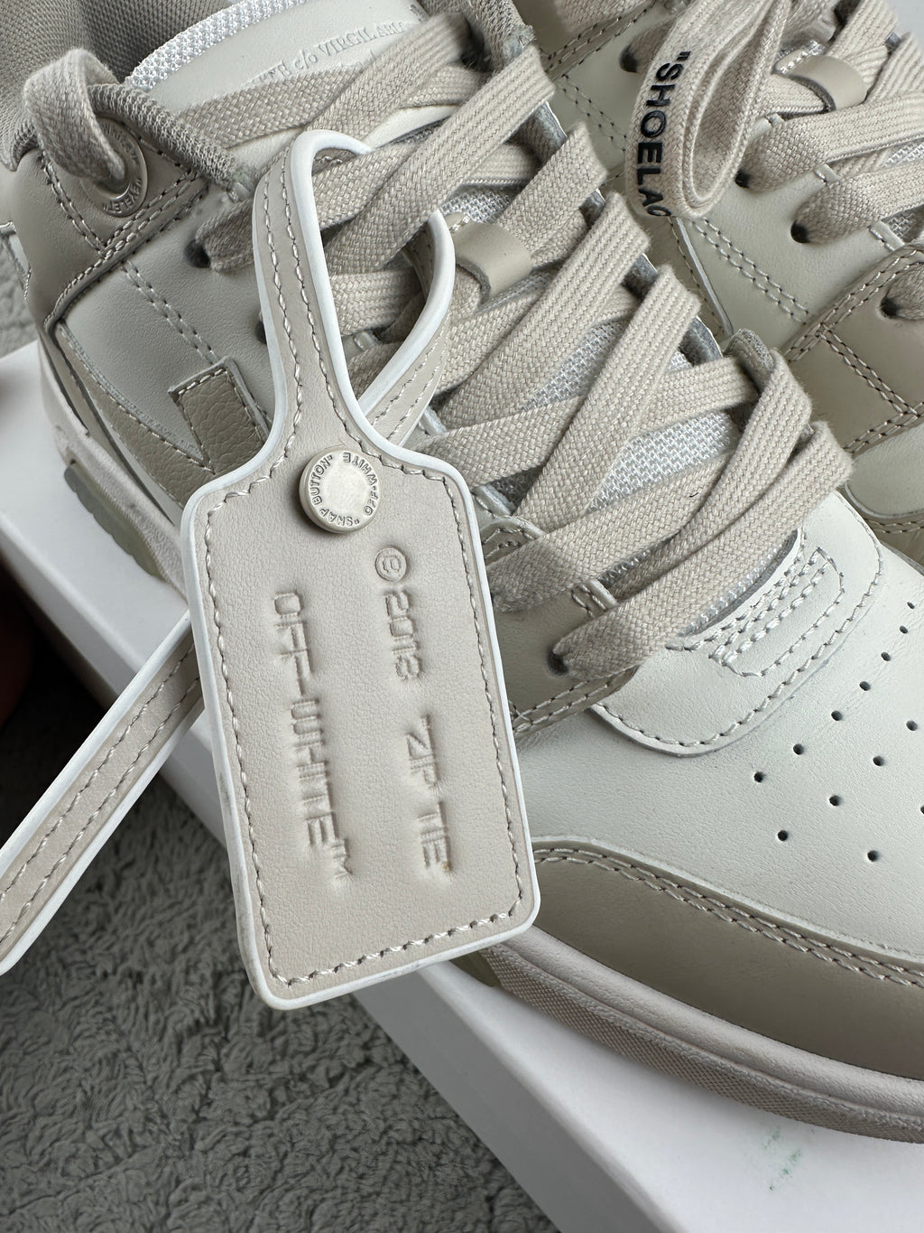 OFF-WHITE OUT OF OFFICE