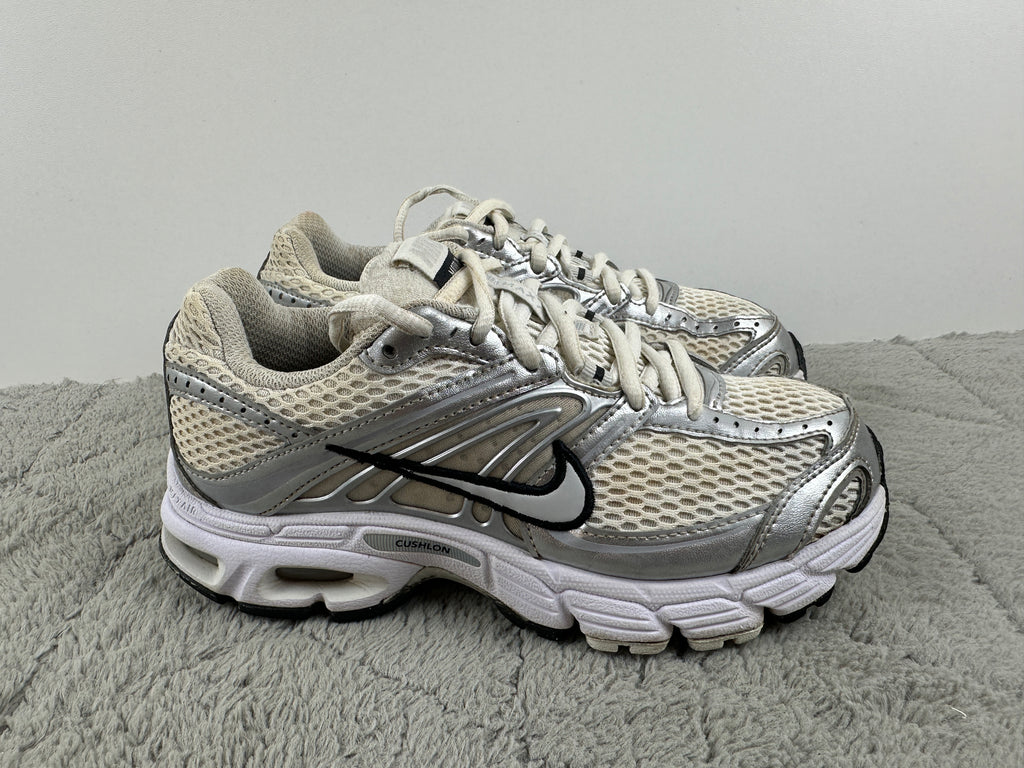 NIKE AIR MAX MOTO 2K