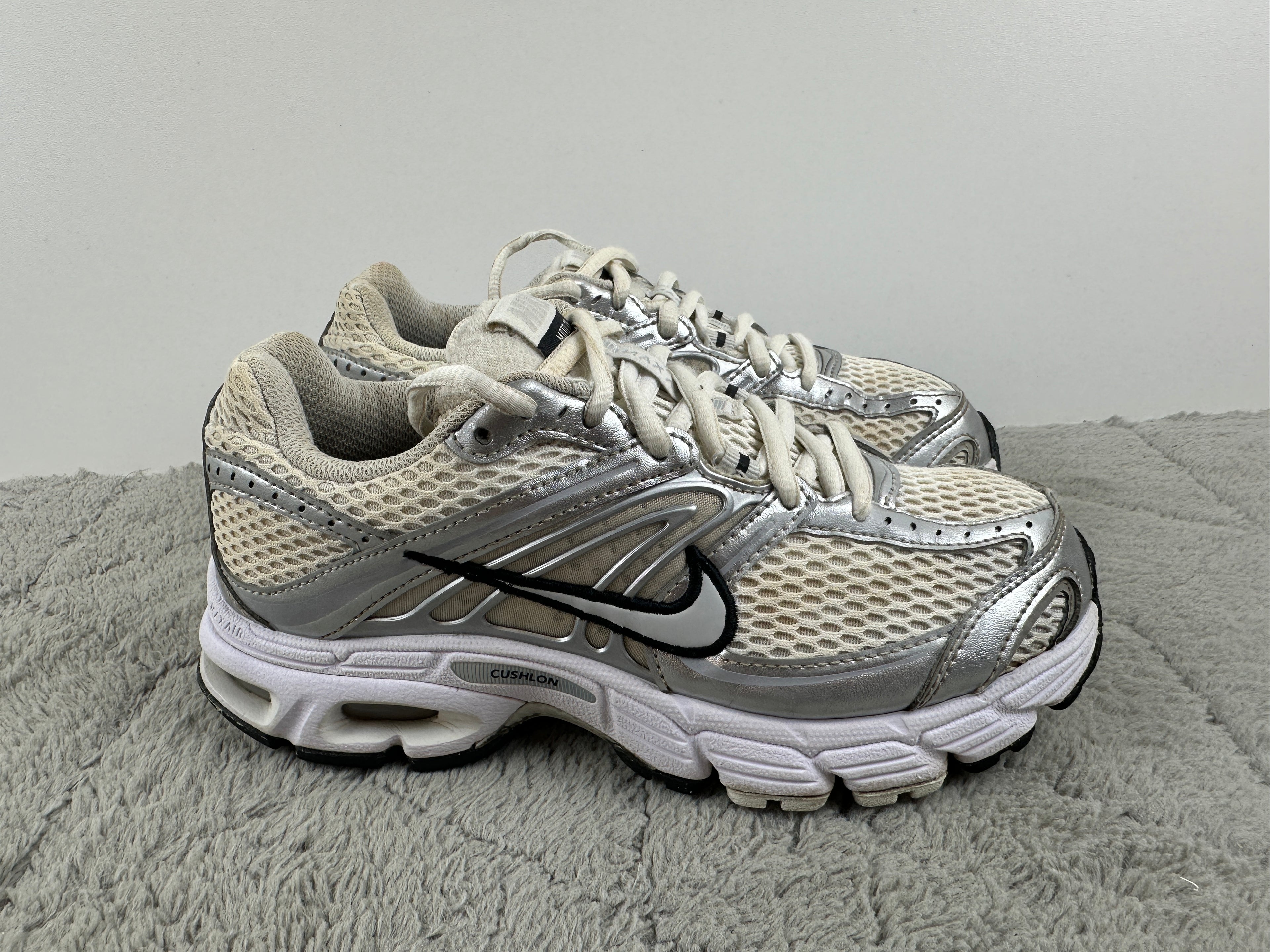 NIKE AIR MAX MOTO 2K