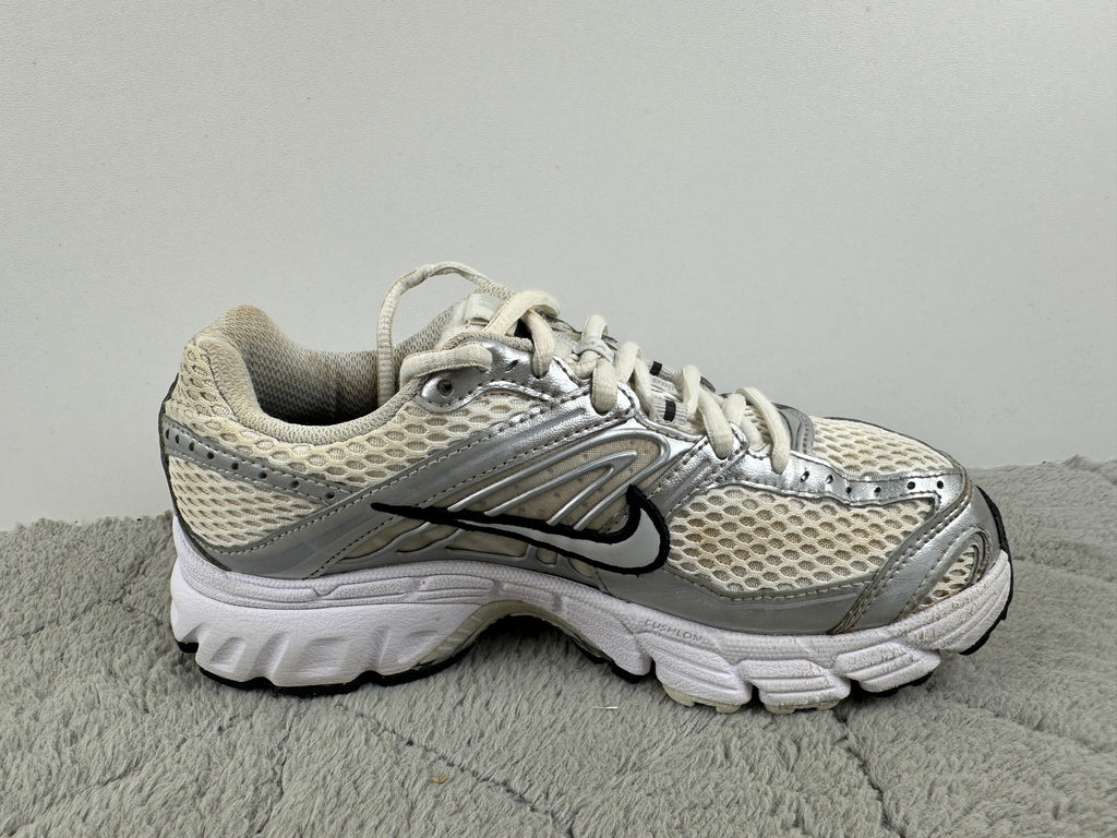 NIKE AIR MAX MOTO 2K