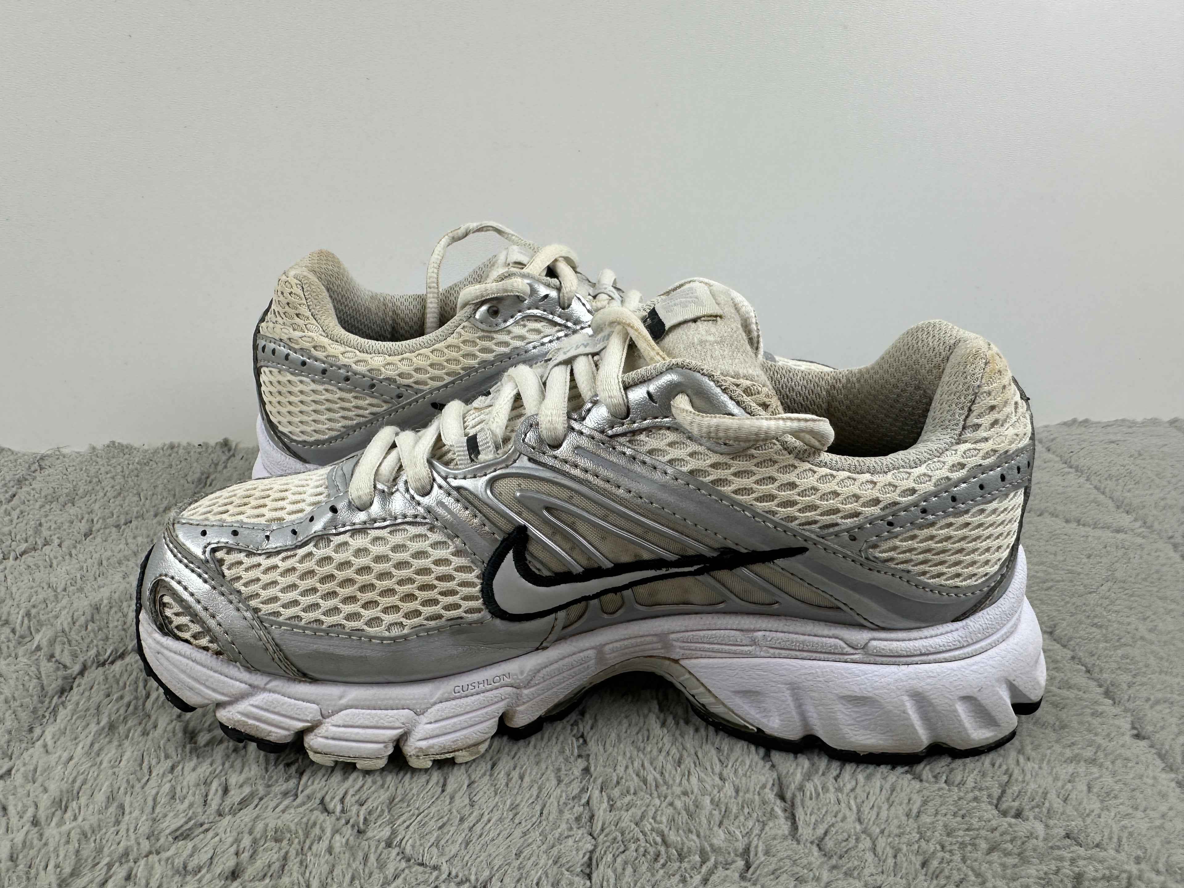 NIKE AIR MAX MOTO 2K