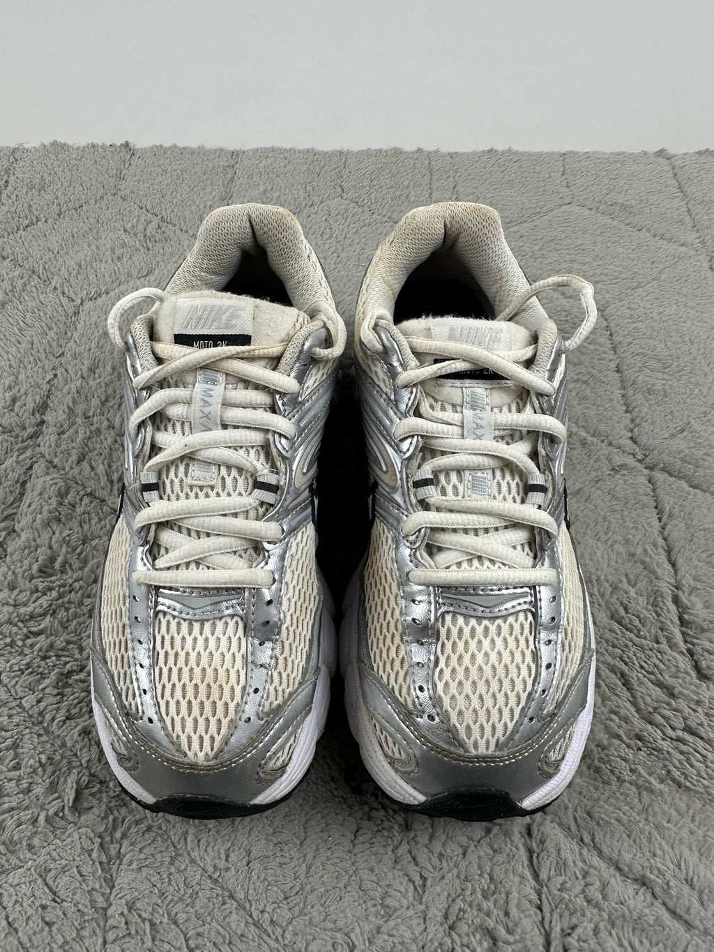NIKE AIR MAX MOTO 2K