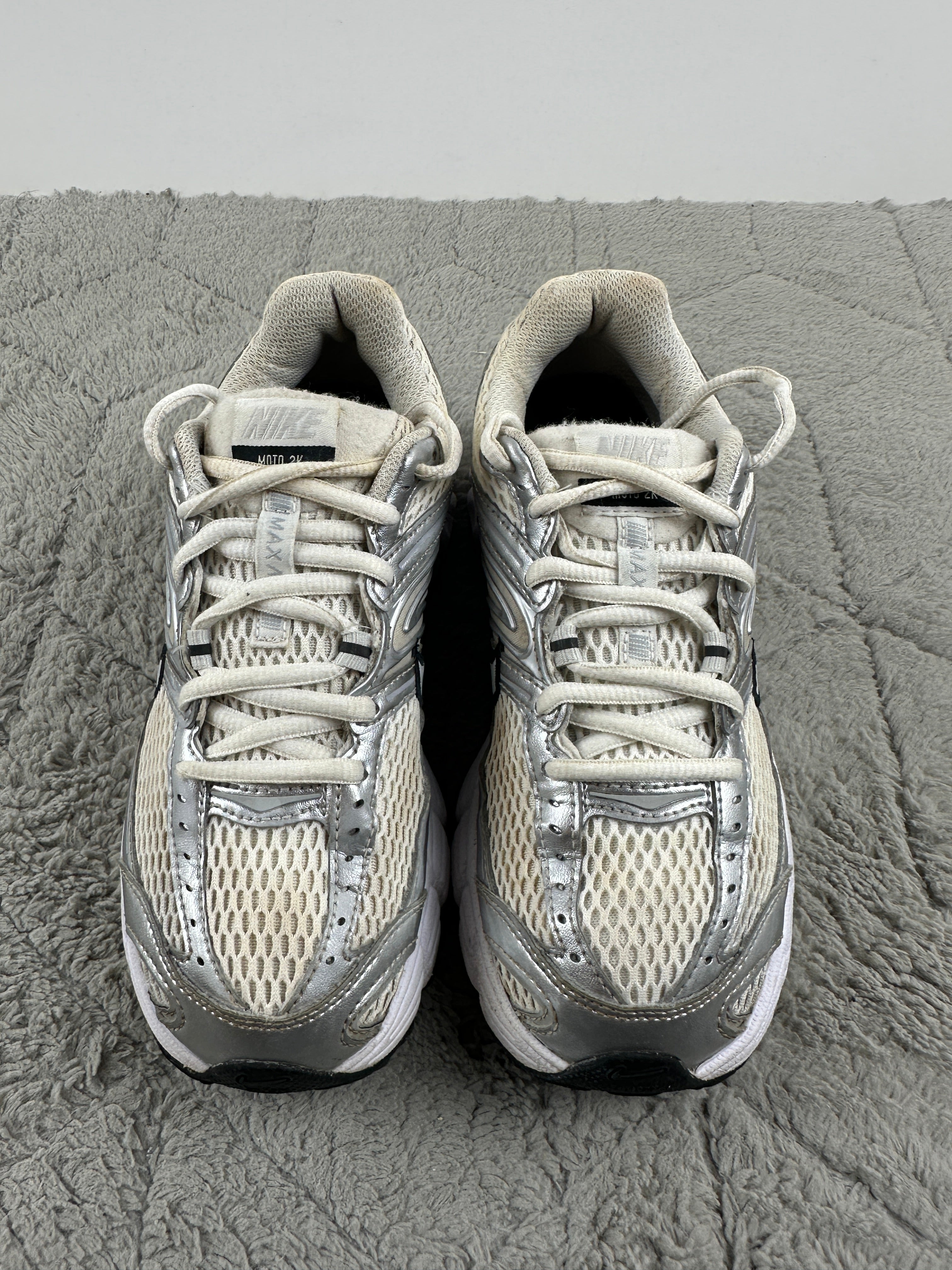 NIKE AIR MAX MOTO 2K