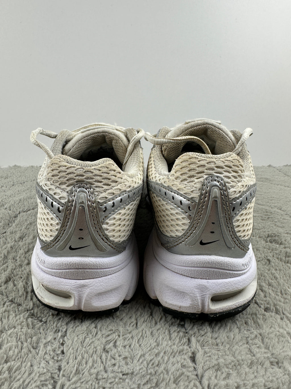 NIKE AIR MAX MOTO 2K