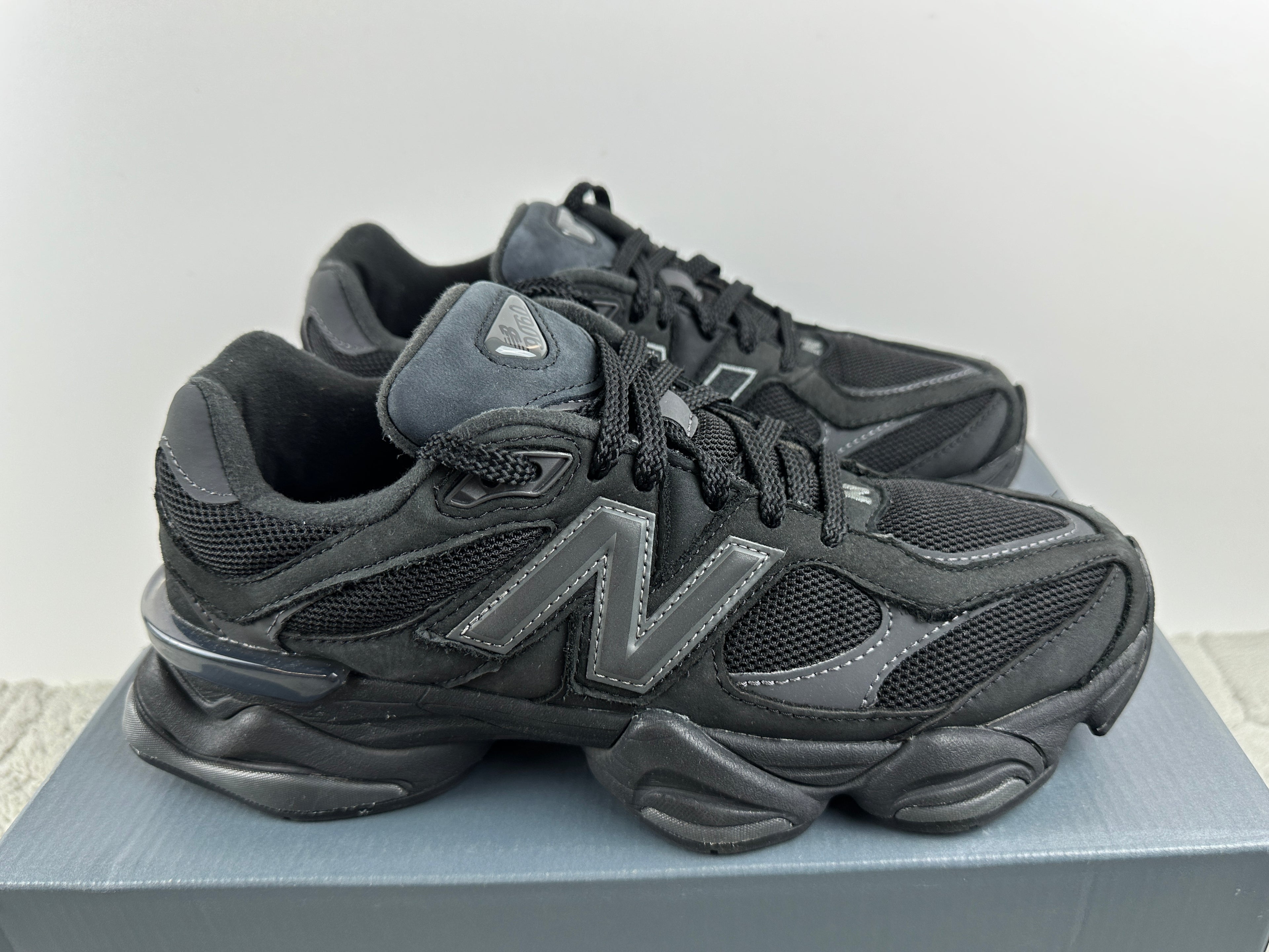 NEW BALANCE 9060