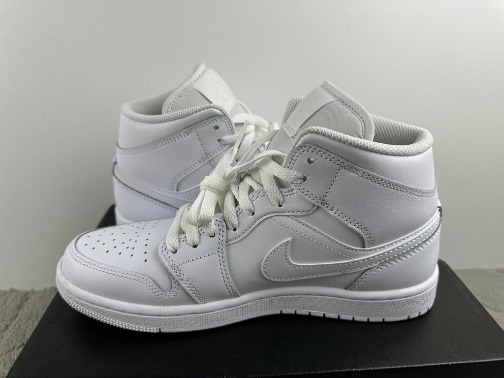 NIKE AIR JORDAN 1 MID
