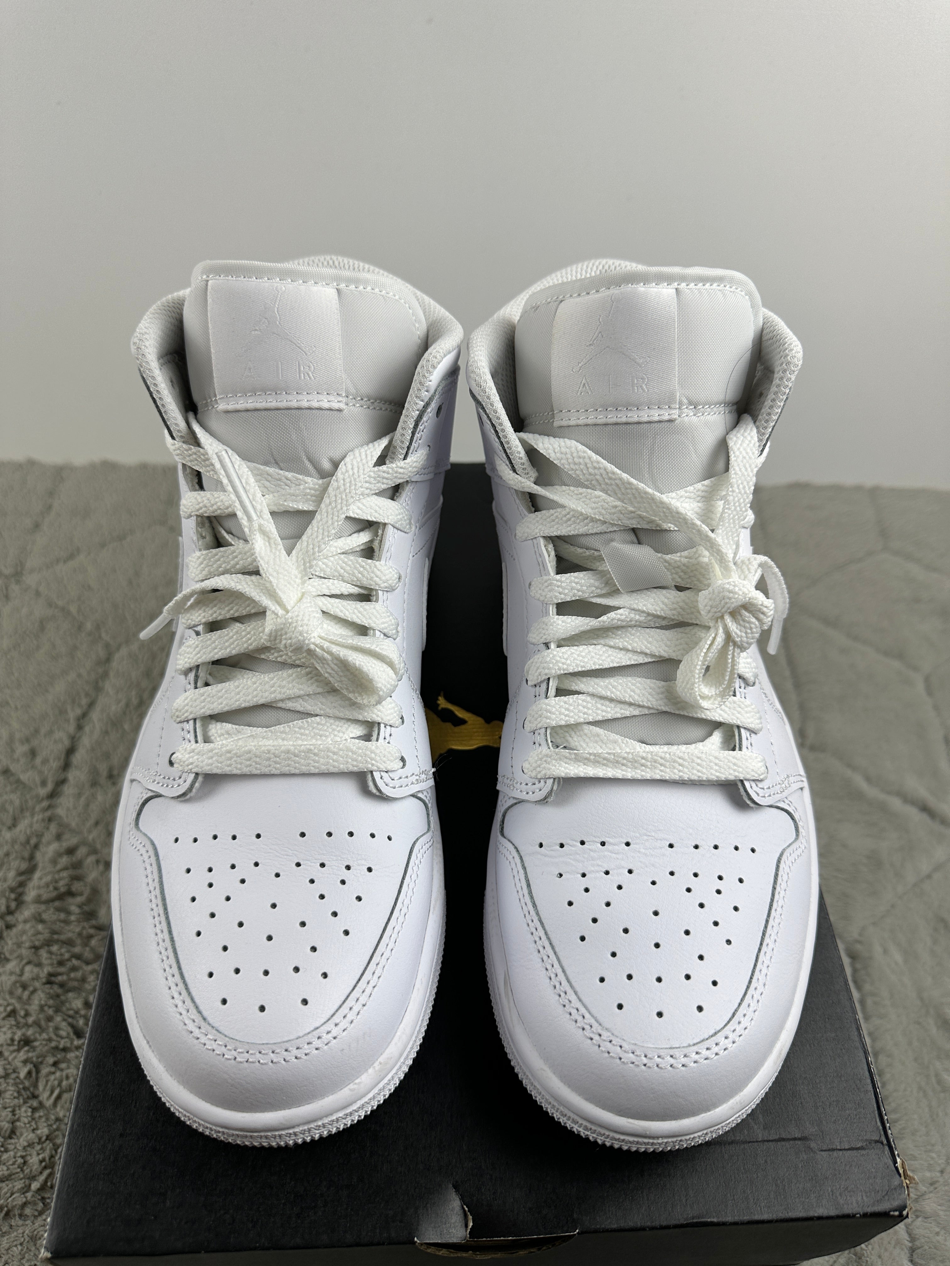 NIKE AIR JORDAN 1 MID