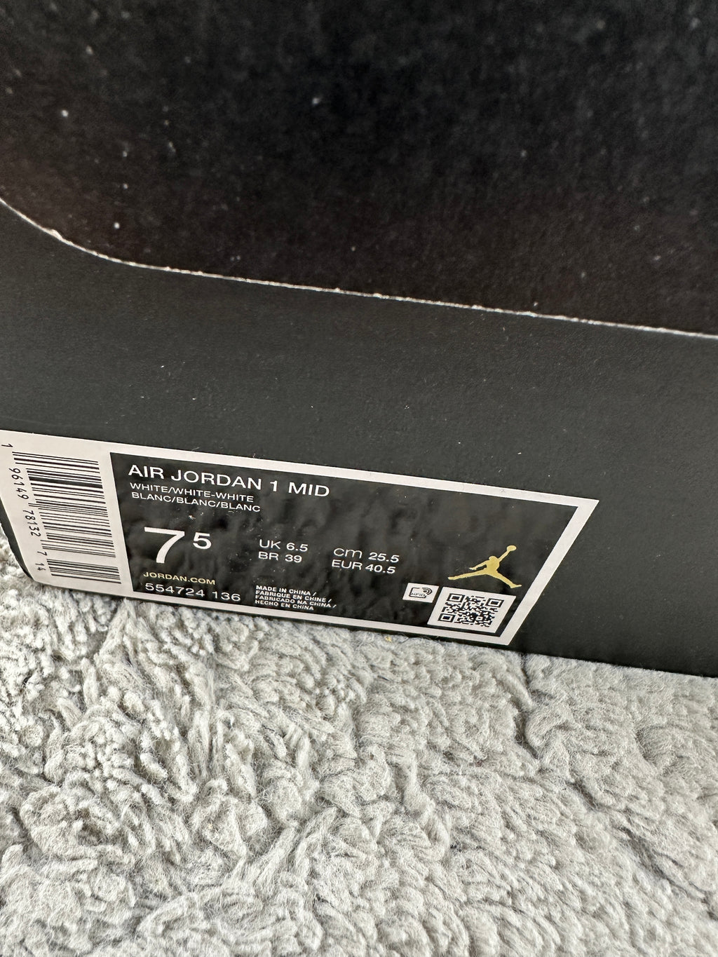 NIKE AIR JORDAN 1 MID