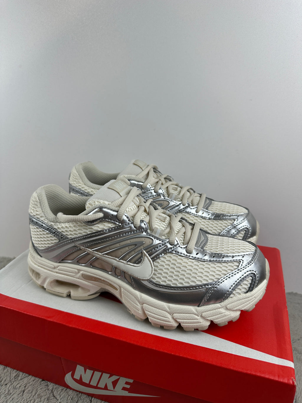 NIKE AIR MAX MOTO 2K