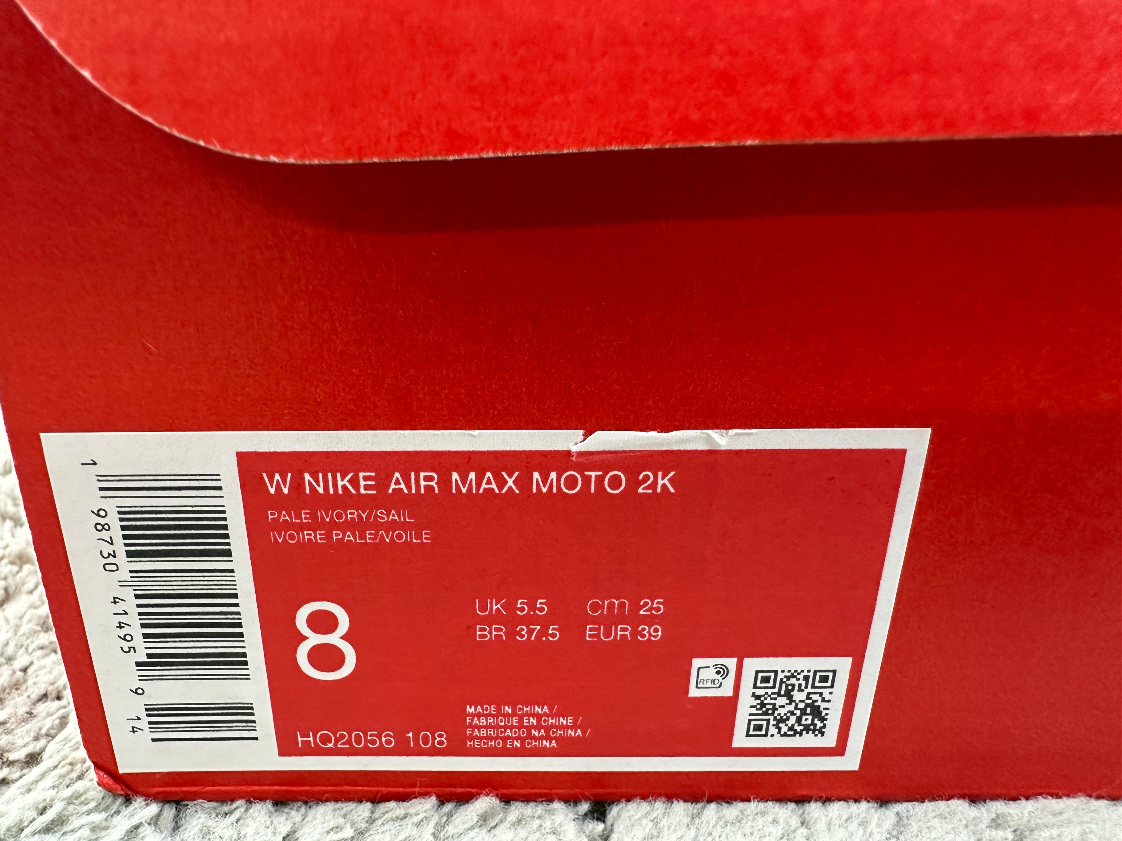 NIKE AIR MAX MOTO 2K