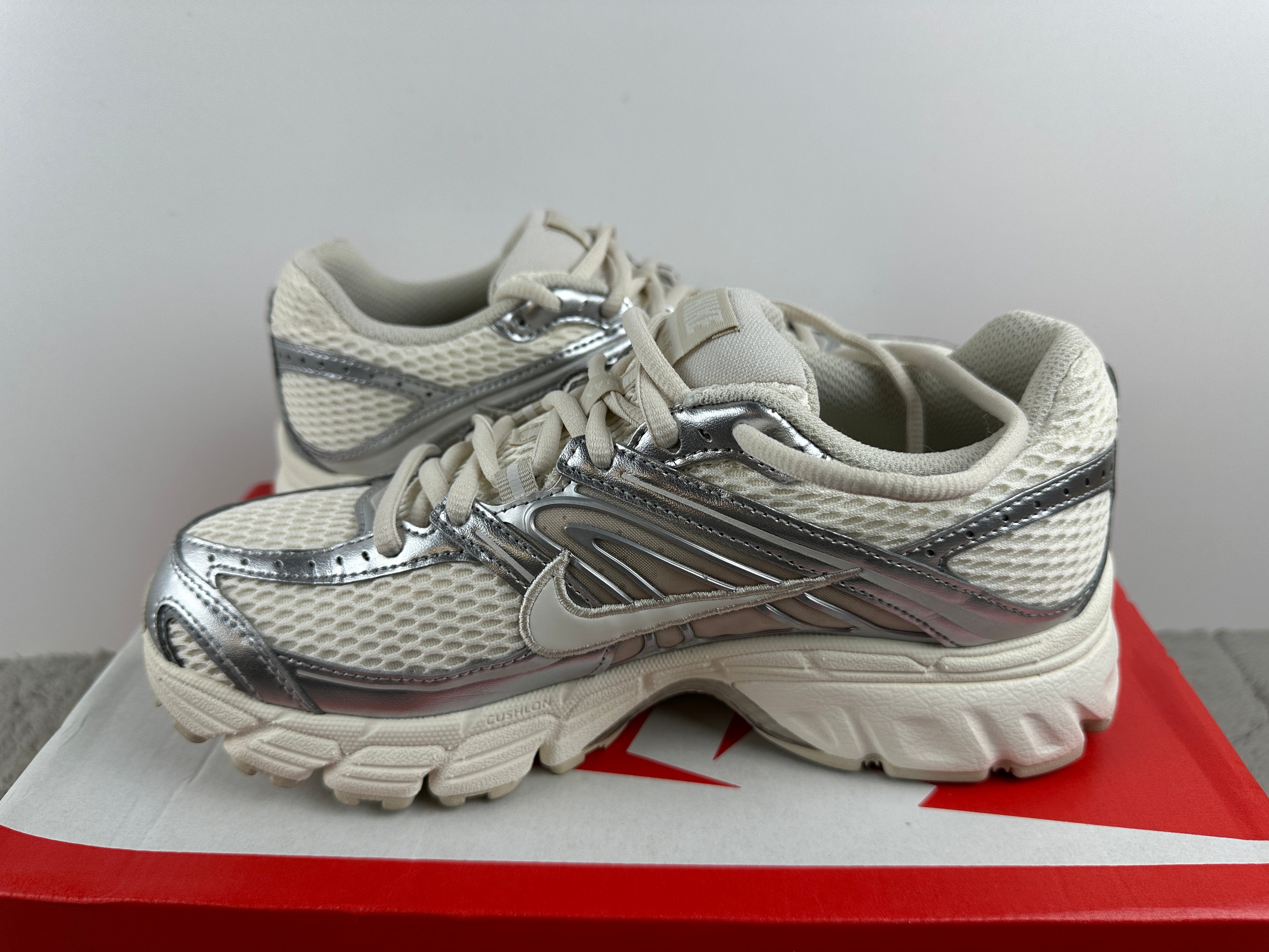 NIKE AIR MAX MOTO 2K