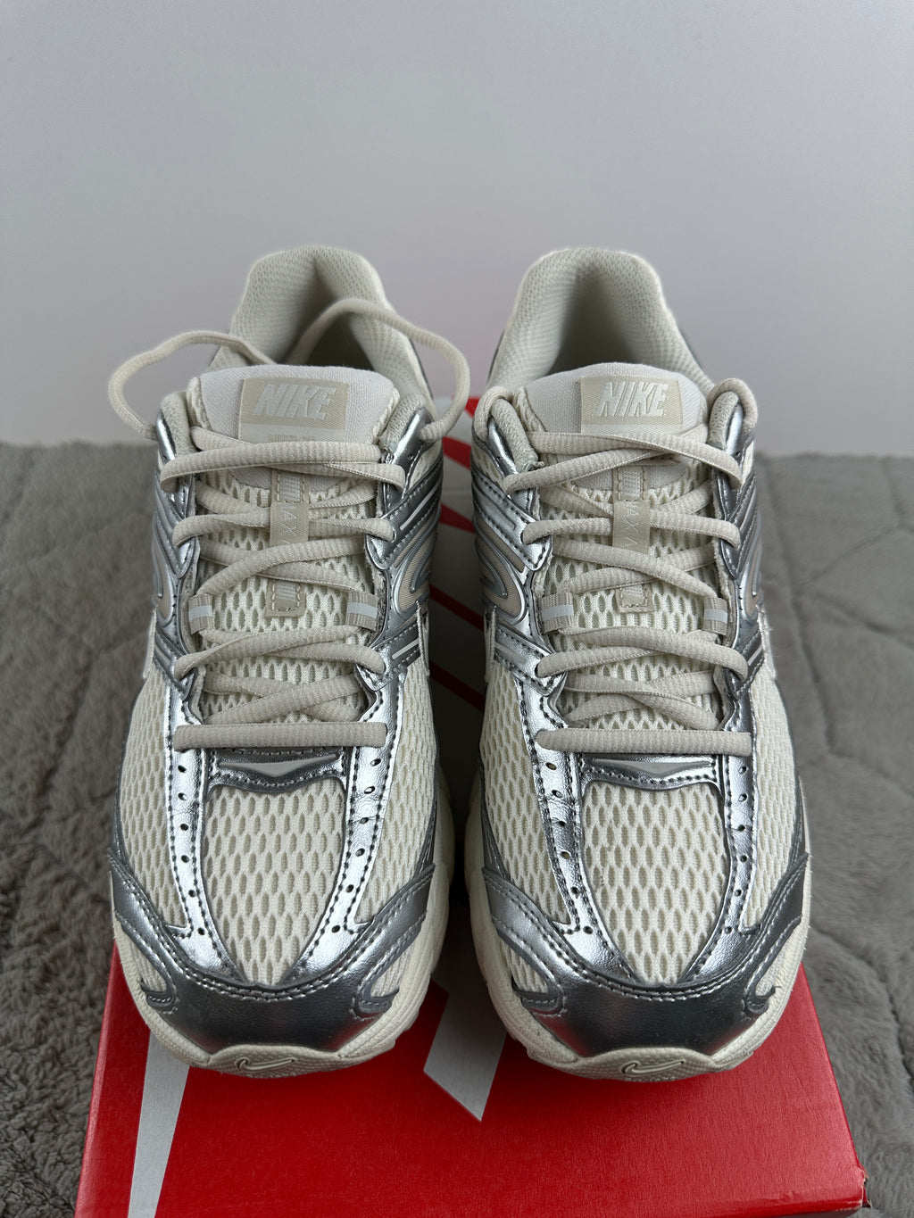NIKE AIR MAX MOTO 2K
