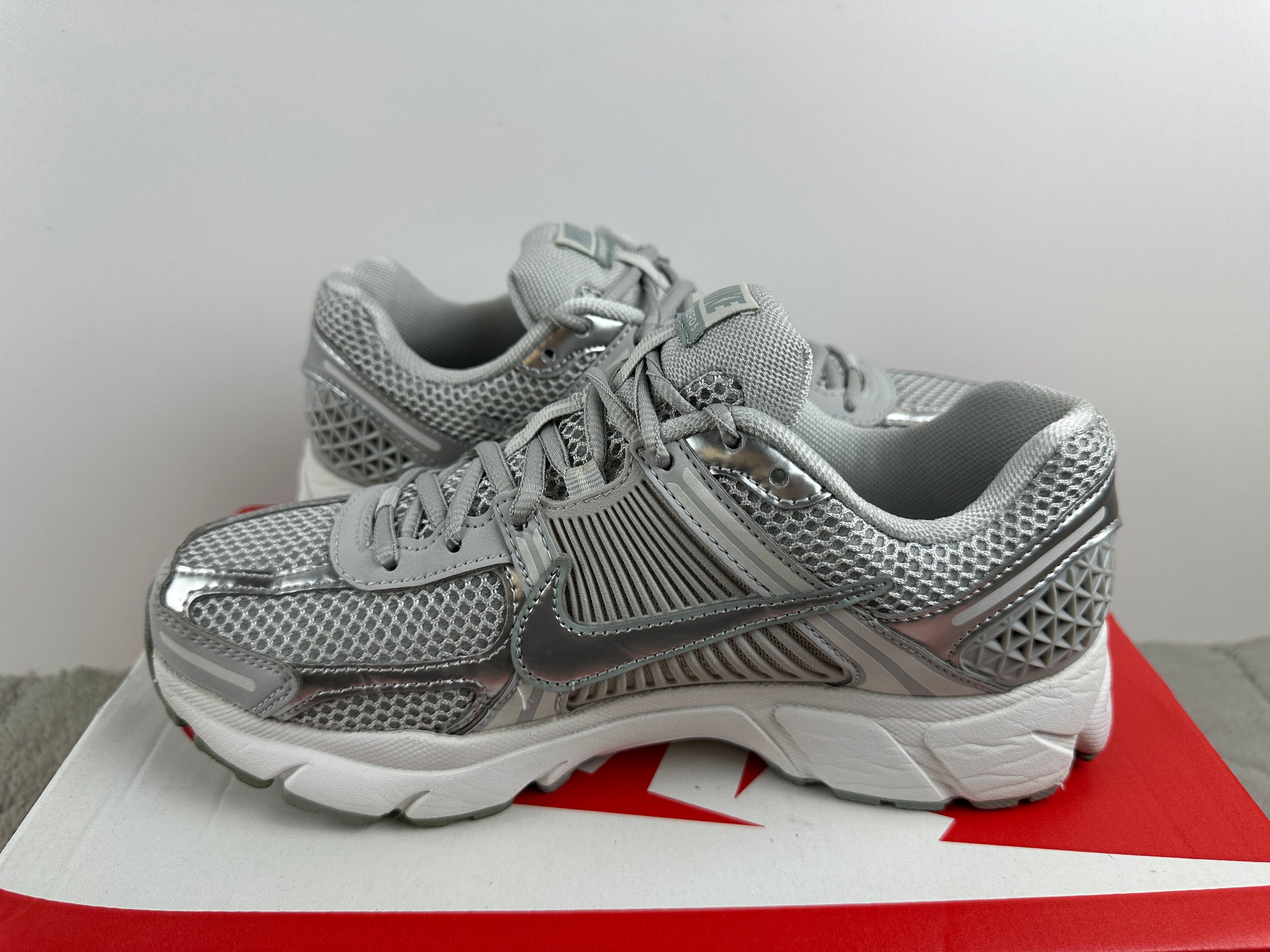 NIKE ZOOM VOMERO 5