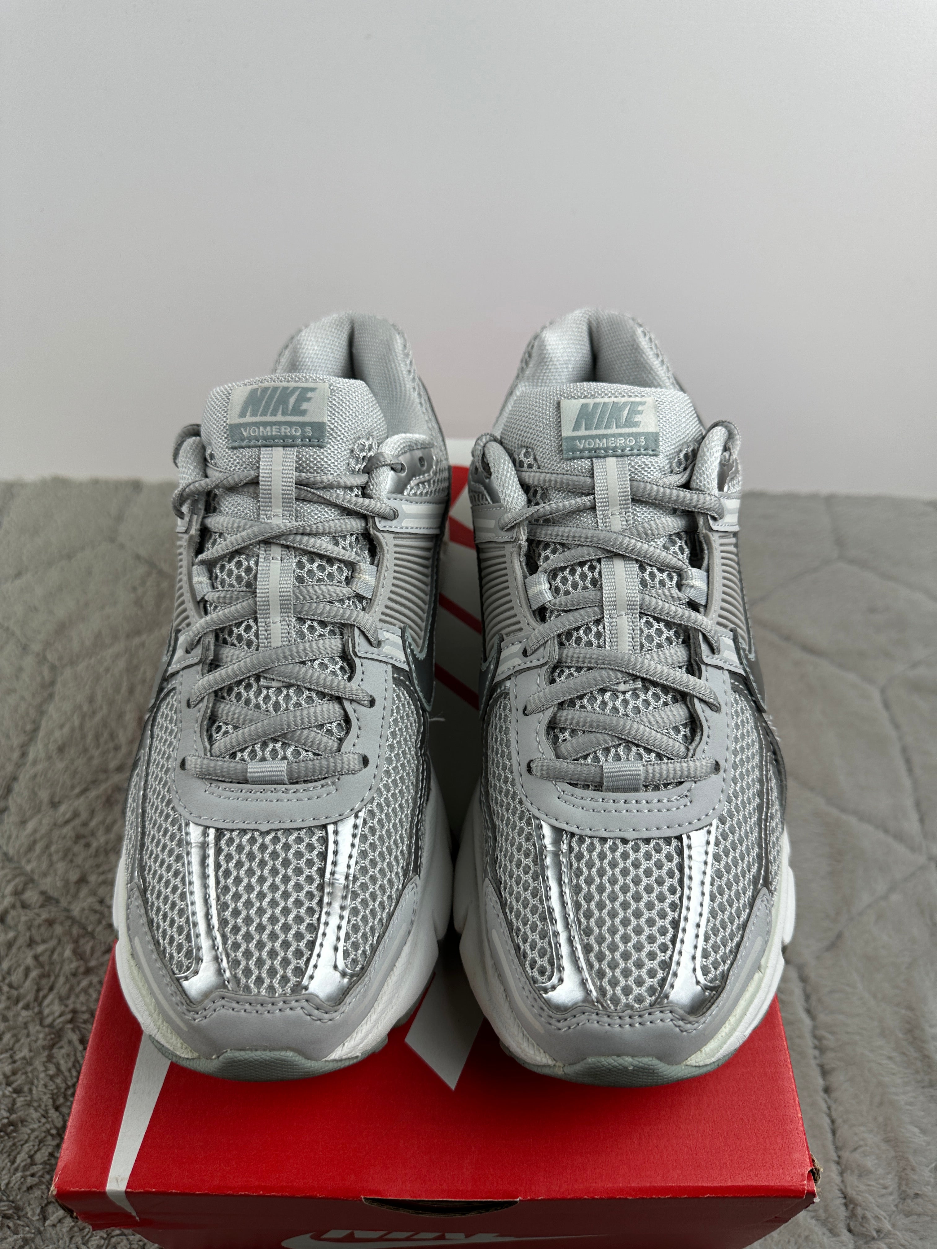 NIKE ZOOM VOMERO 5