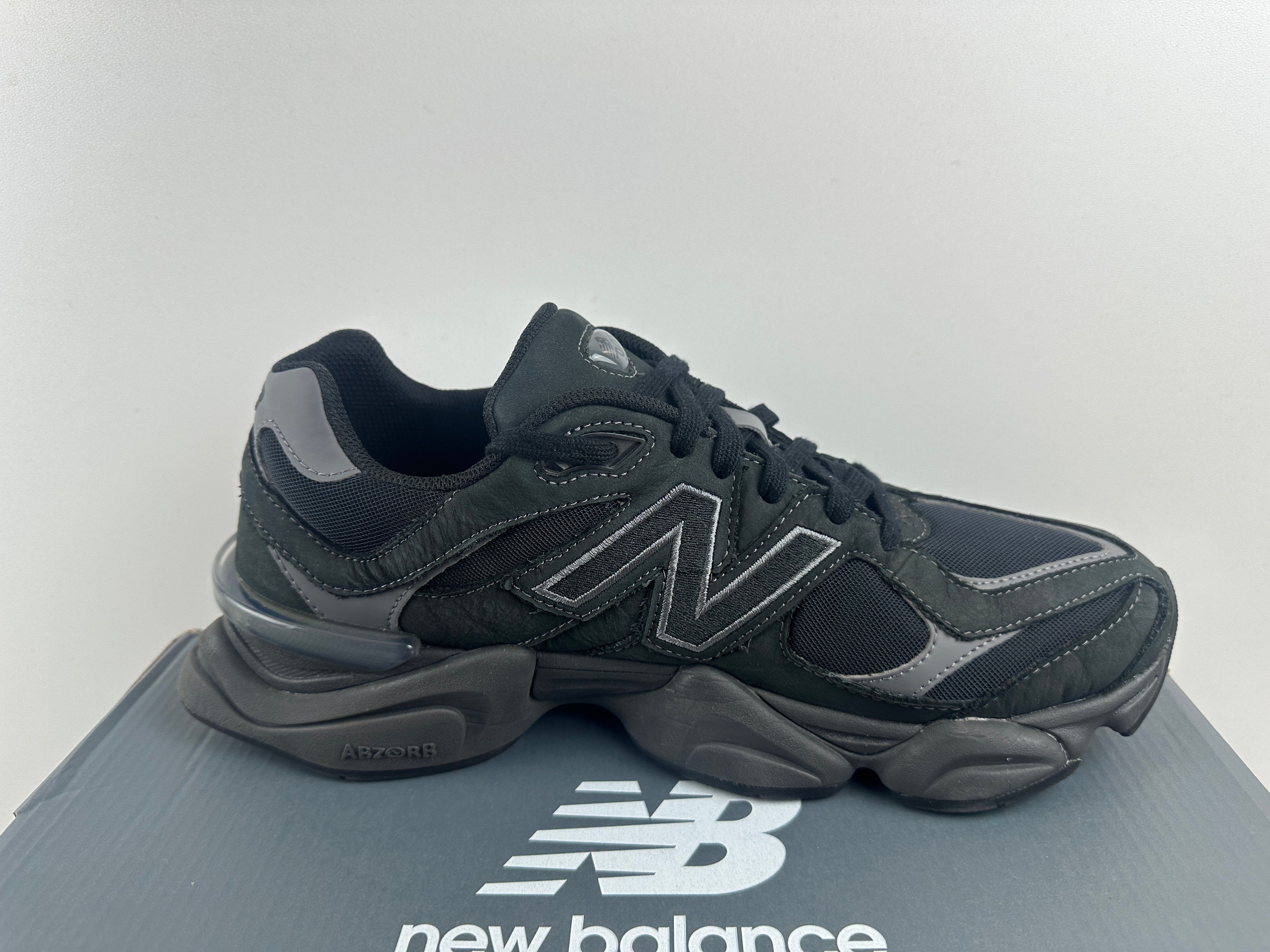 NEW BALANCE 9060