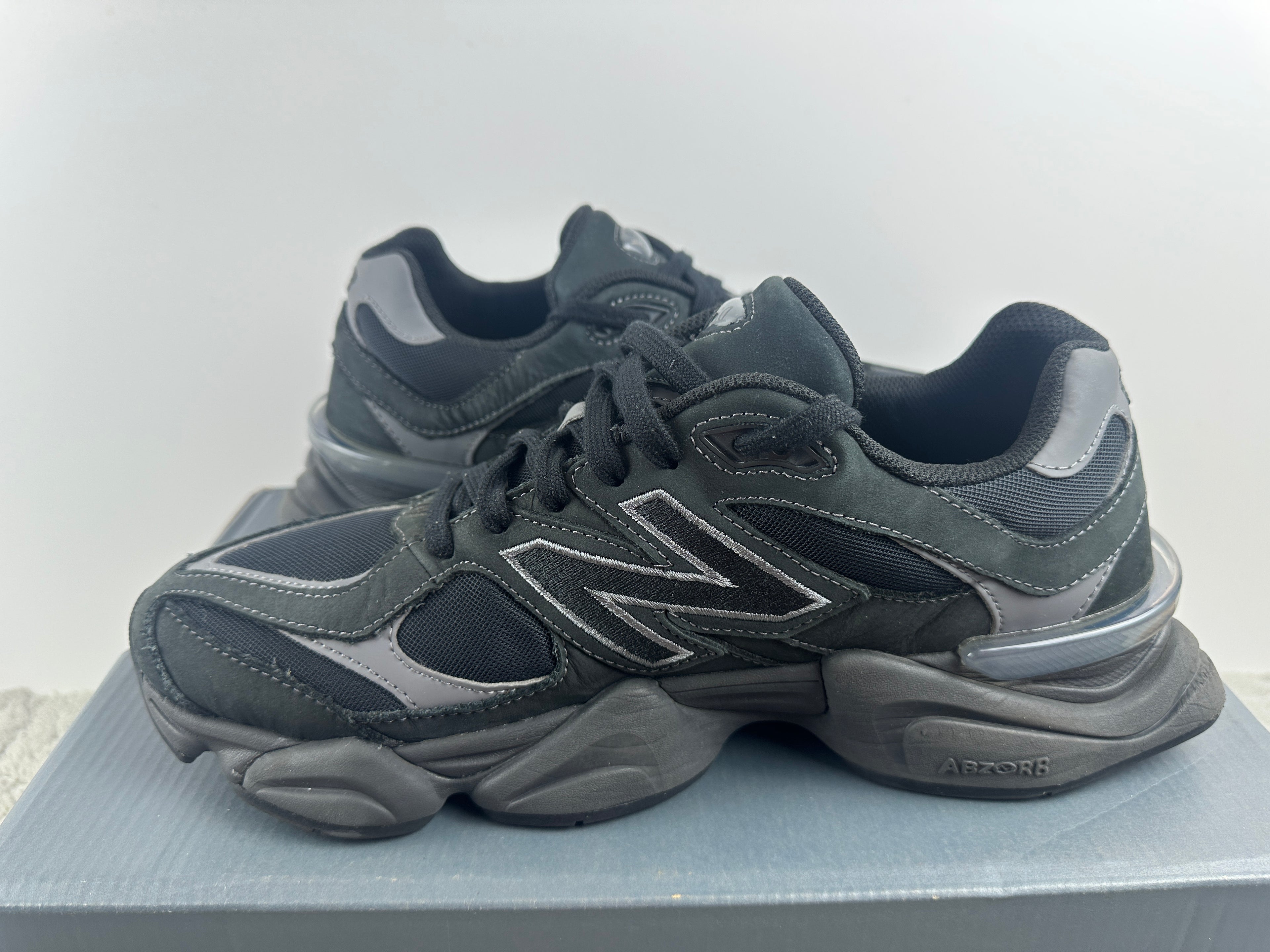 NEW BALANCE 9060