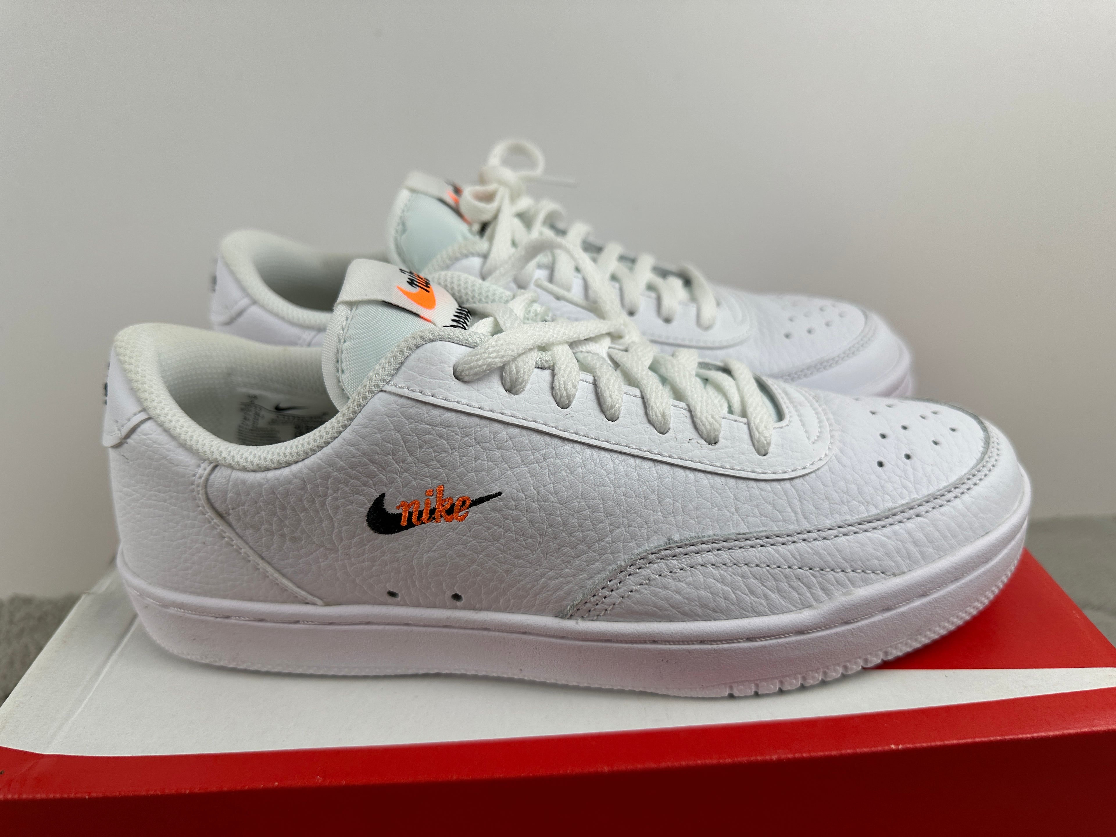 NIKE COURT VINTAGE